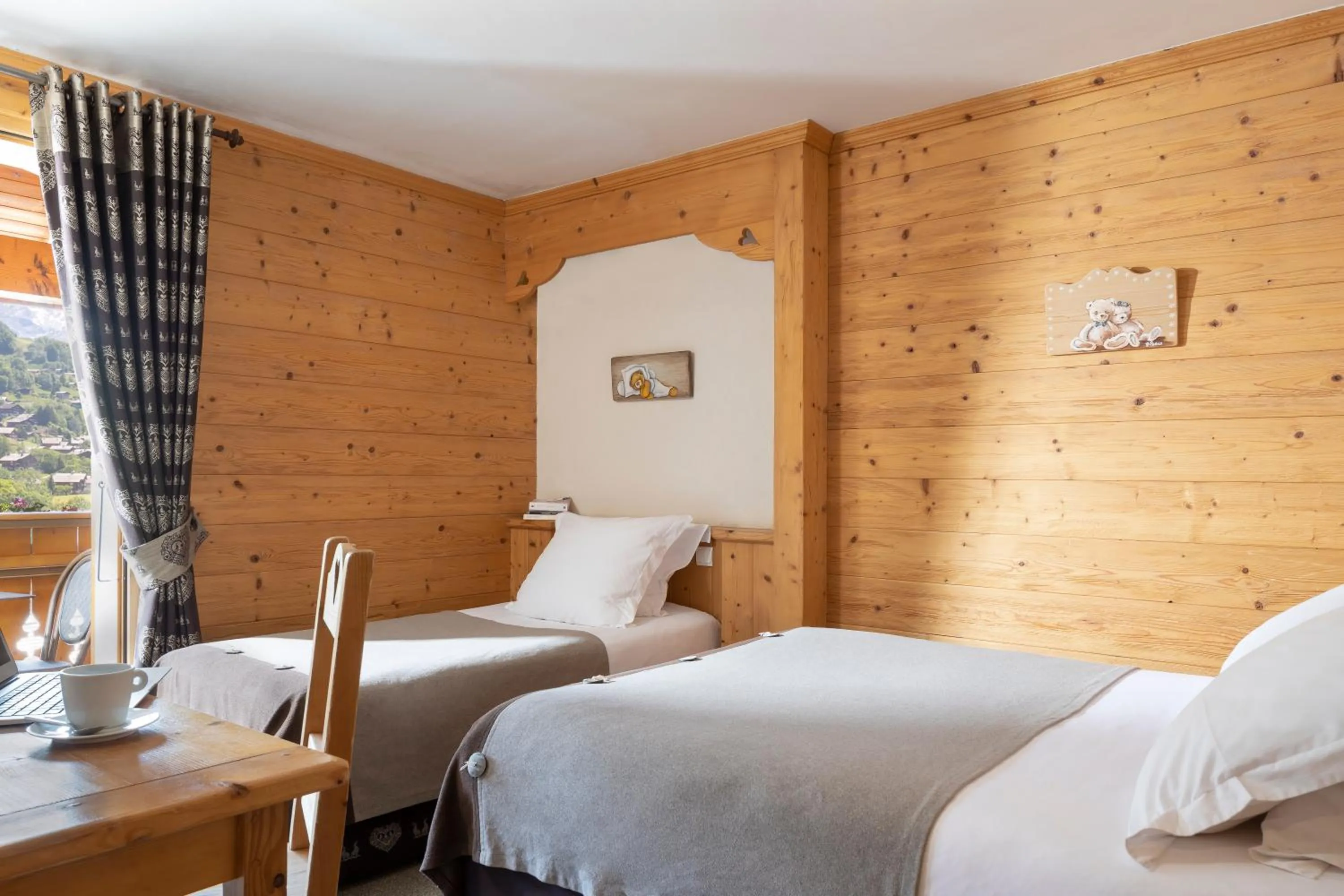 Bed in Logis La Croix-Saint-Maurice