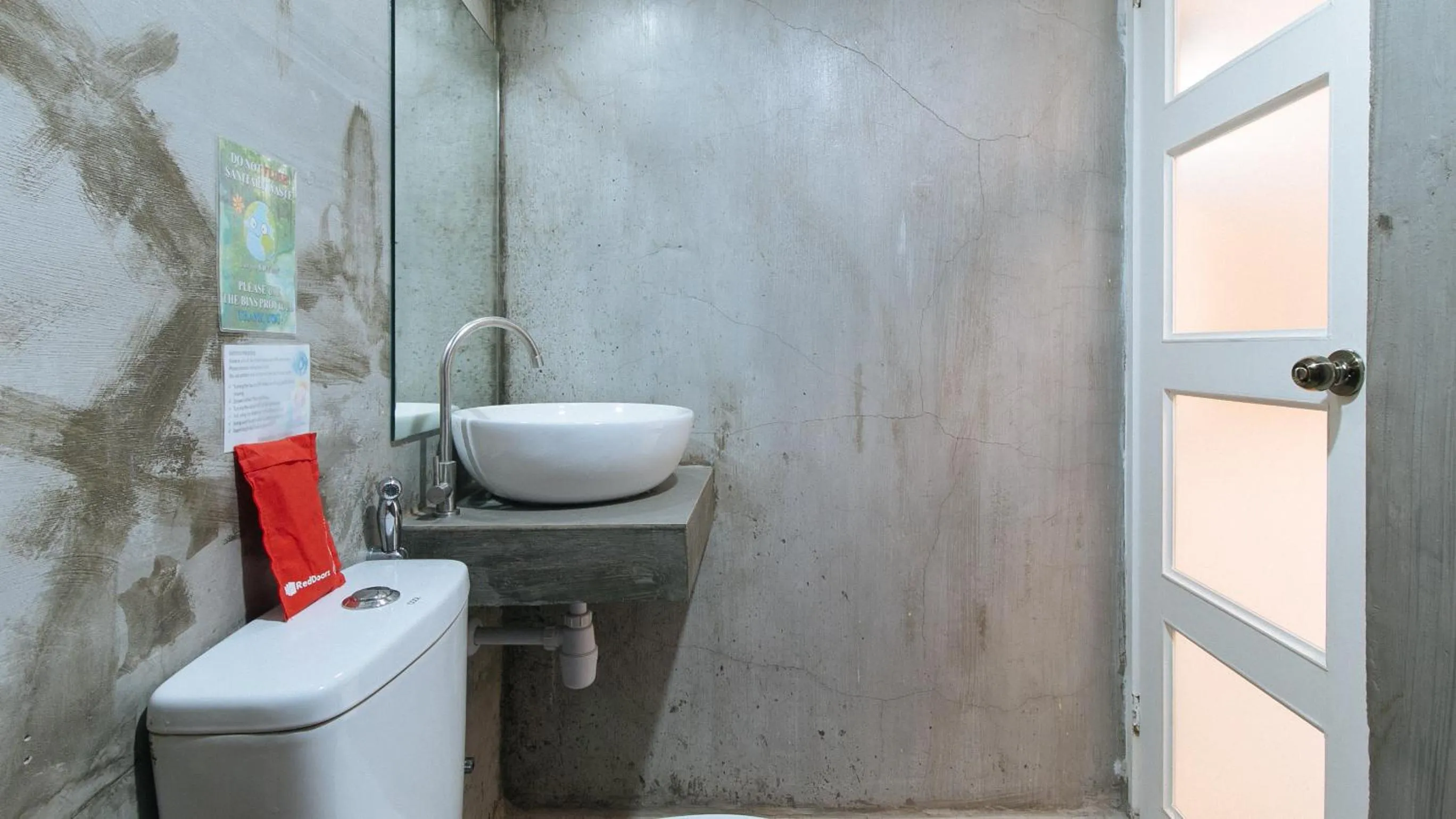 Bathroom in RedDoorz Plus at BGC near St Lukes