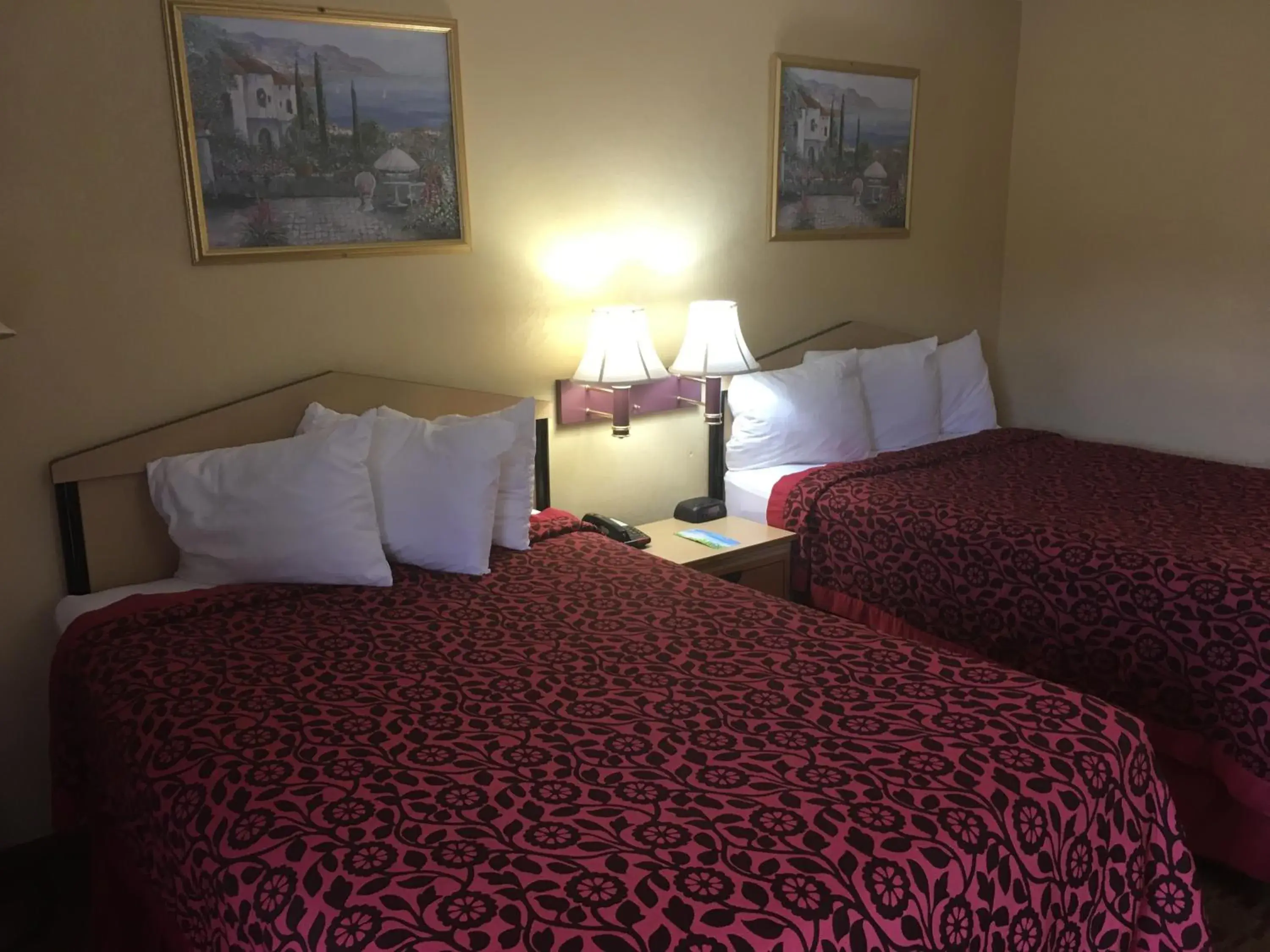 Double Room with Two Double Beds - Smoking in Days Inn by Wyndham Yazoo City Double Room with Two Double Beds - Smoking in Days Inn by Wyndham Yazoo City