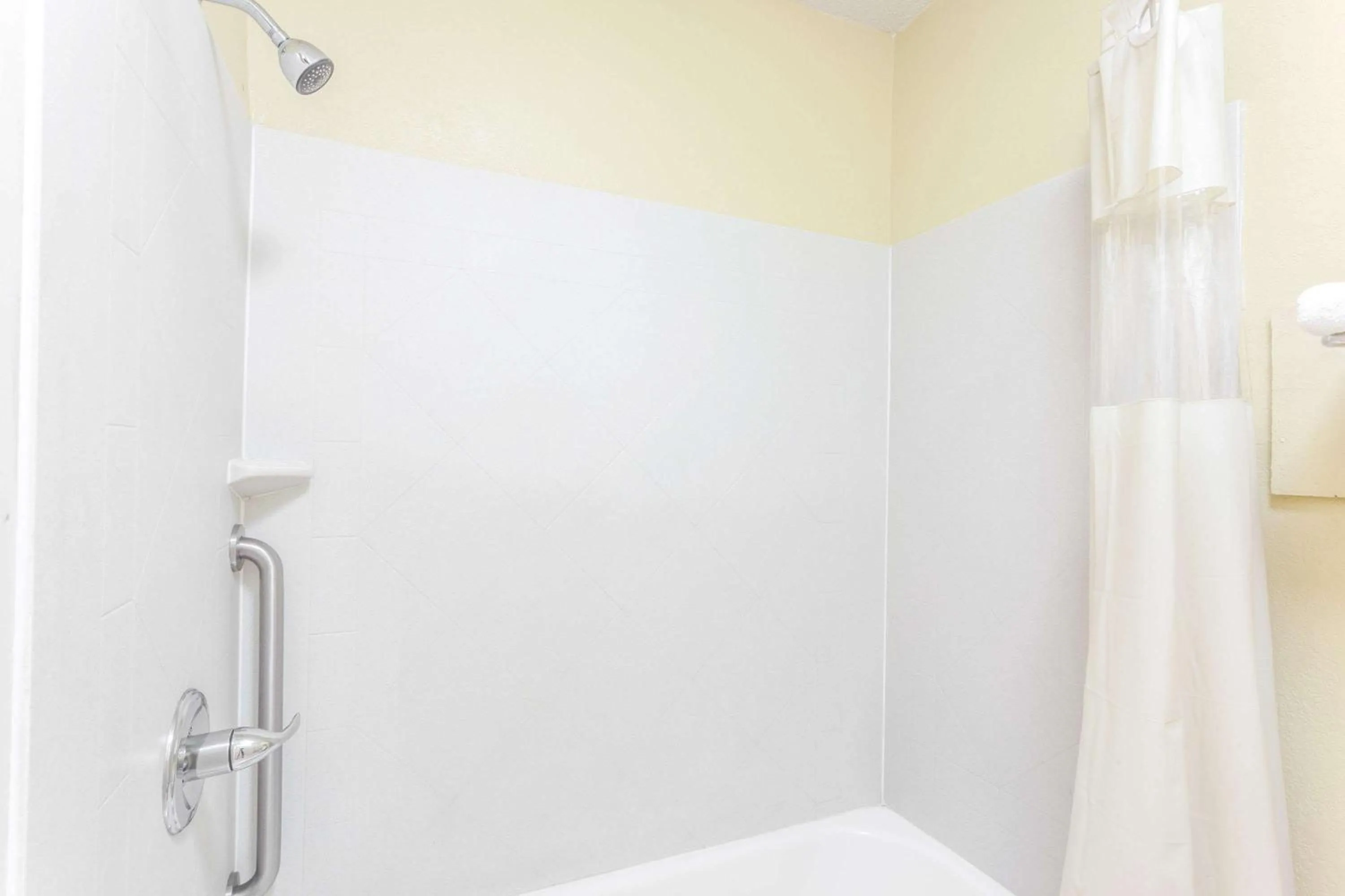 Bathroom in Days Inn by Wyndham Yazoo City