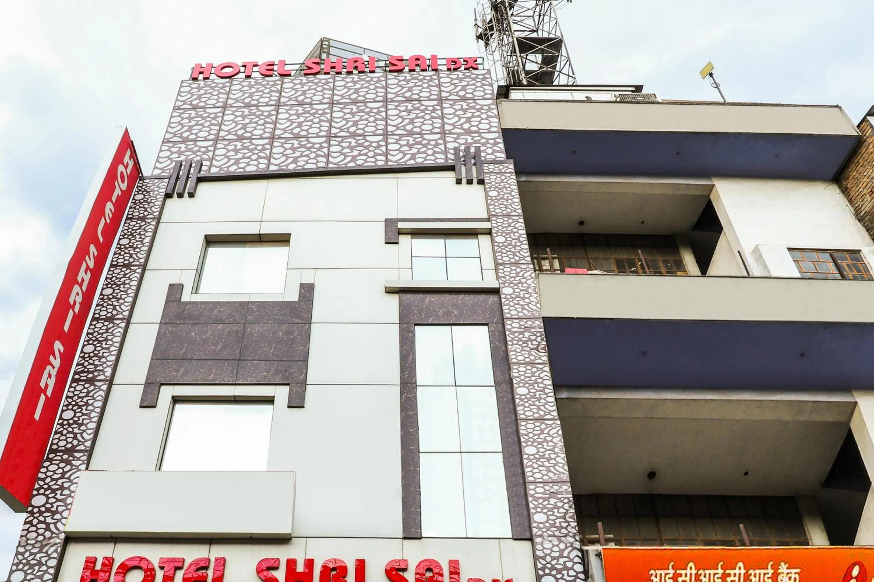 Facade/entrance in Hotel O Shri Sai