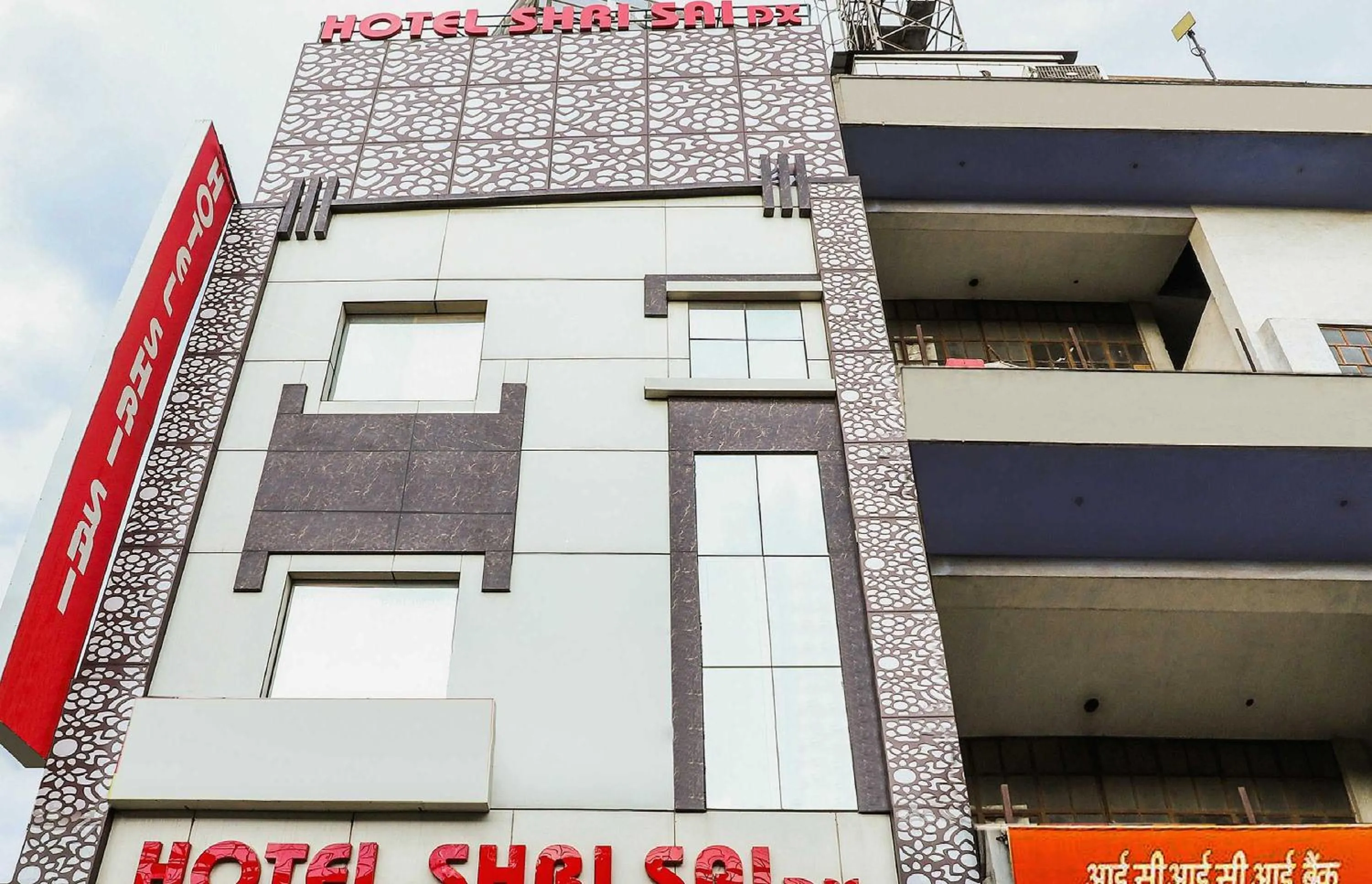 Facade/entrance in Hotel O Shri Sai