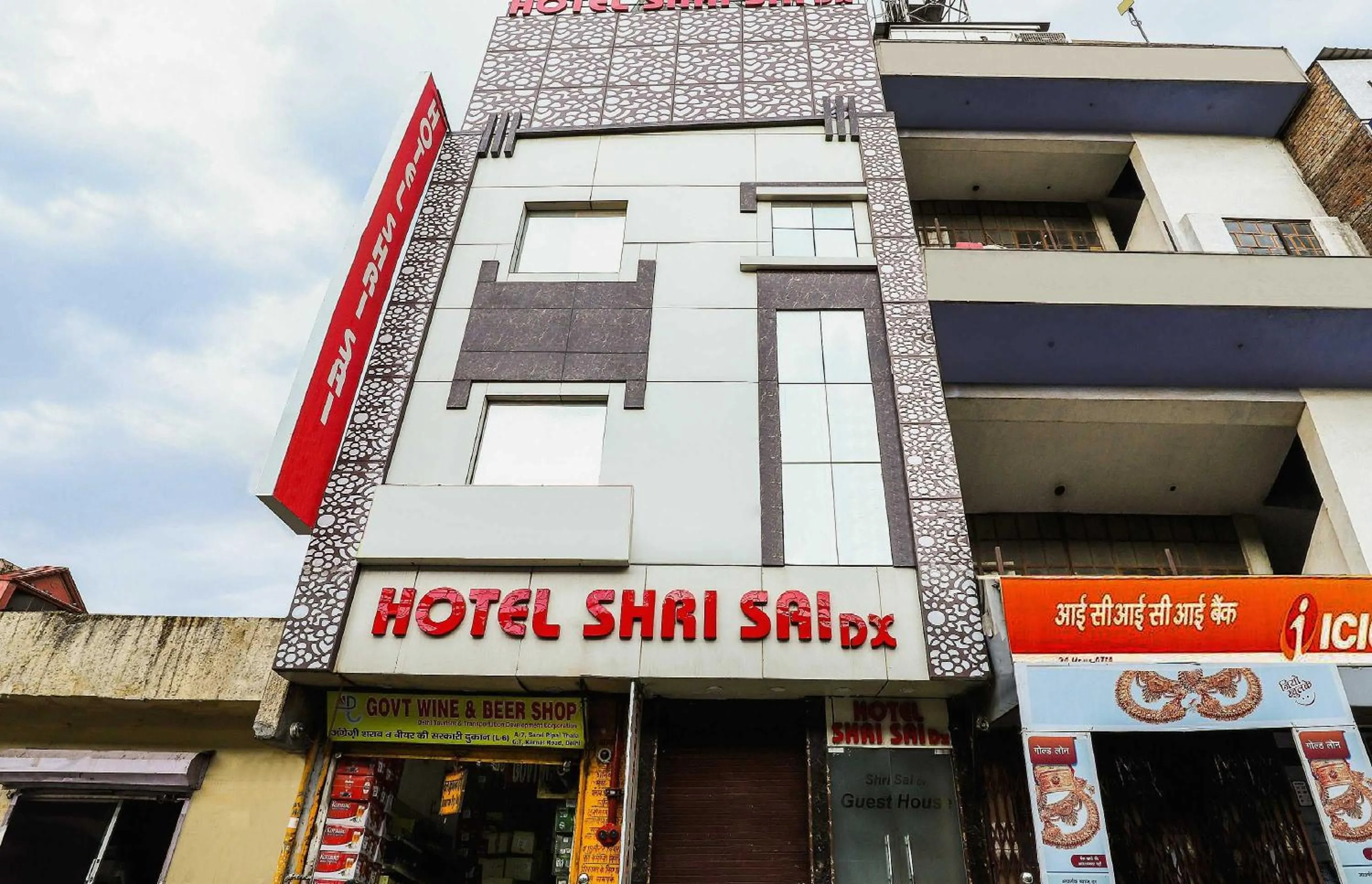Facade/entrance in Hotel O Shri Sai
