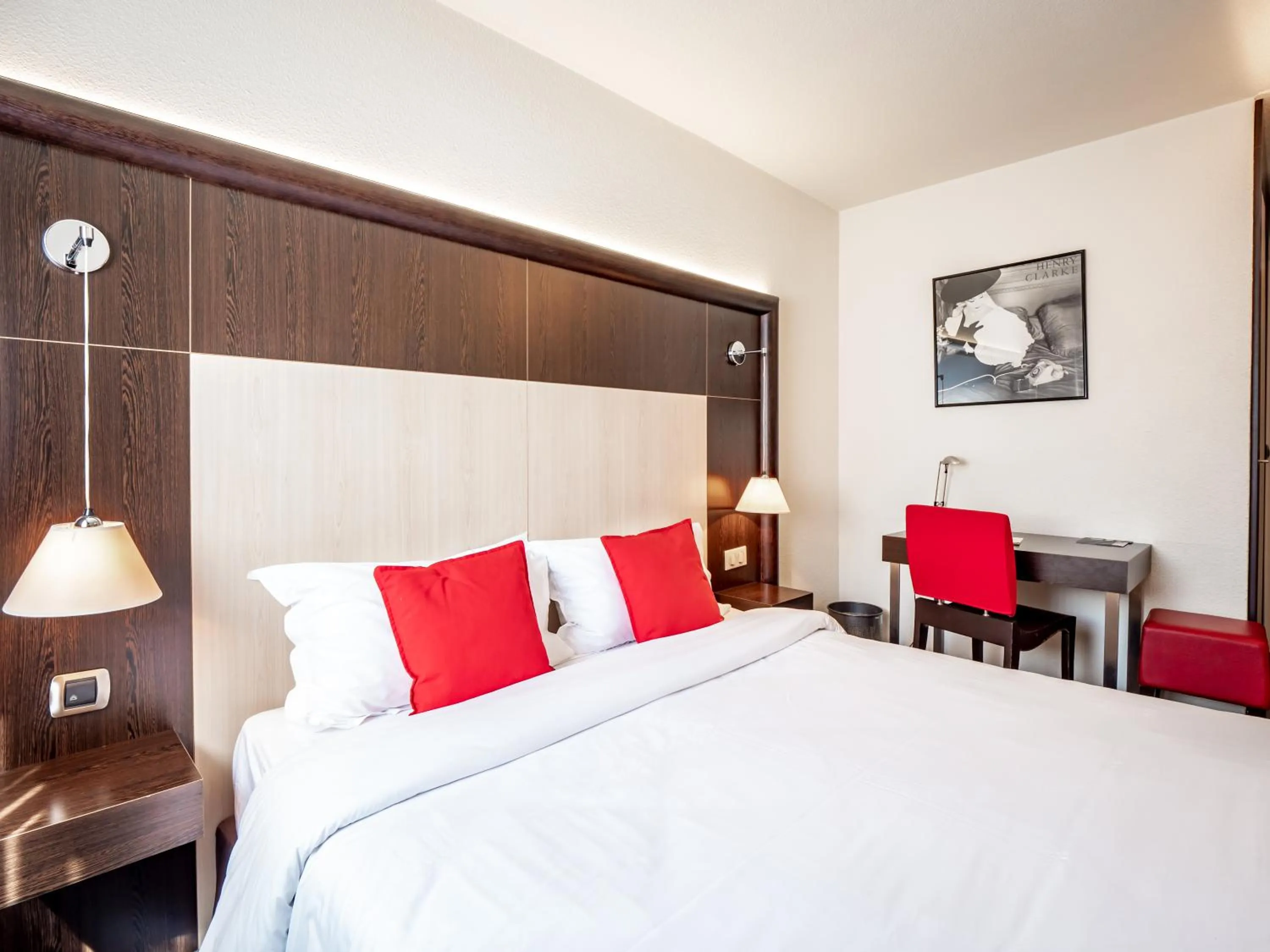 Bedroom, Bed in Hôtel de Bonlieu