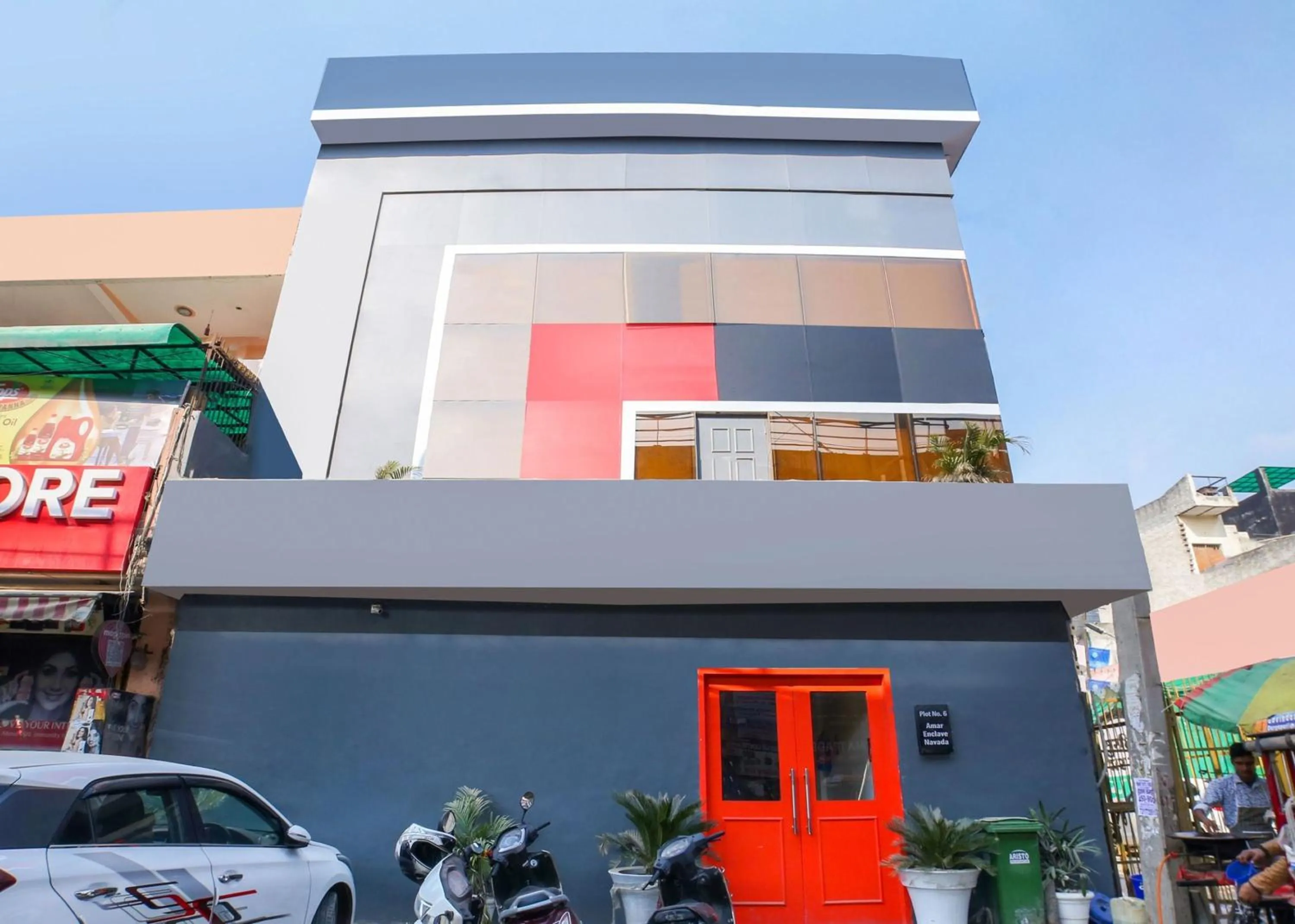 Facade/entrance in Super Hotel O Nawada Metro