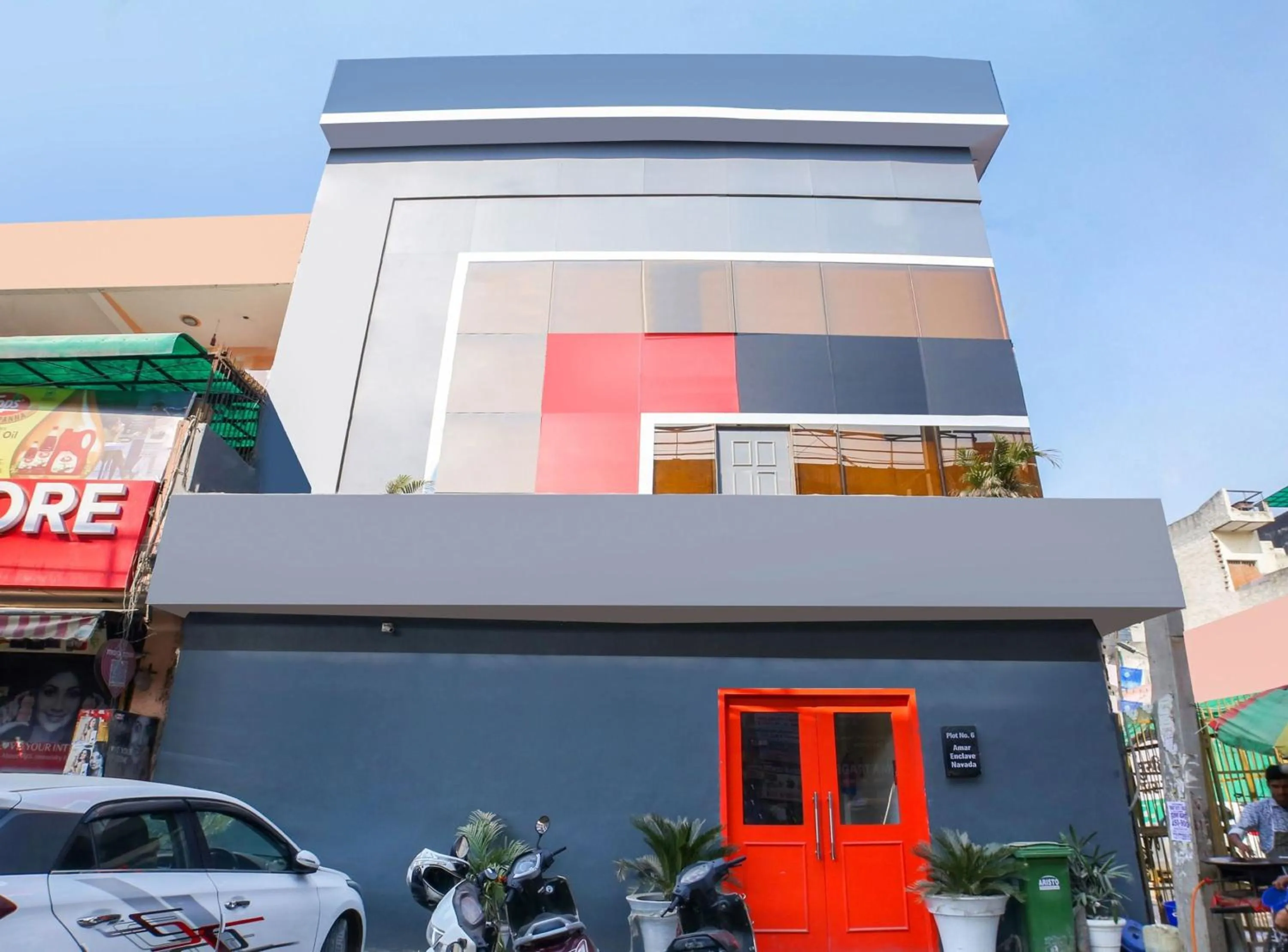 Facade/entrance in Super Hotel O Nawada Metro