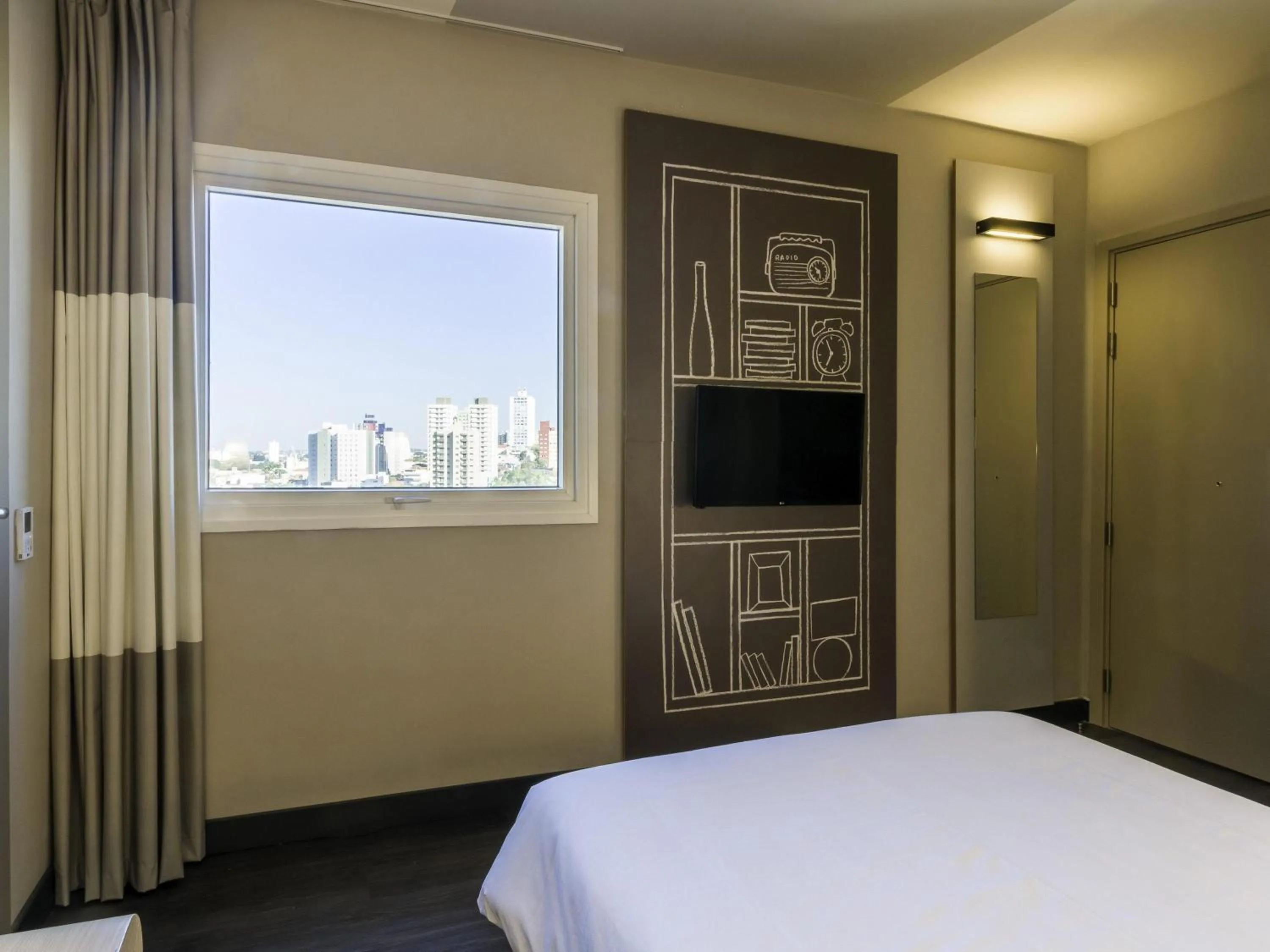 Bedroom, Bed in Ibis Americana