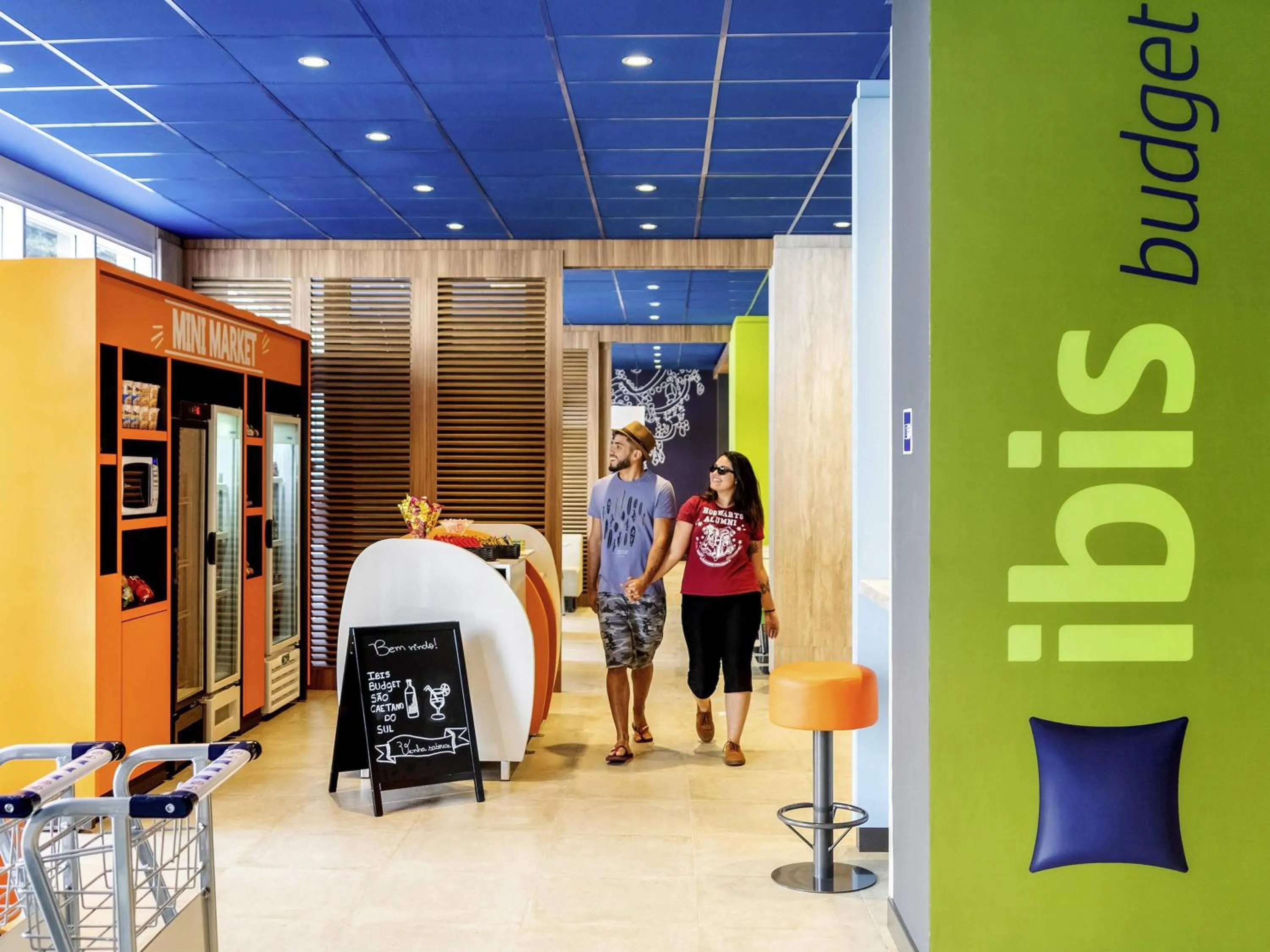 Lounge or bar in ibis budget Sao Caetano