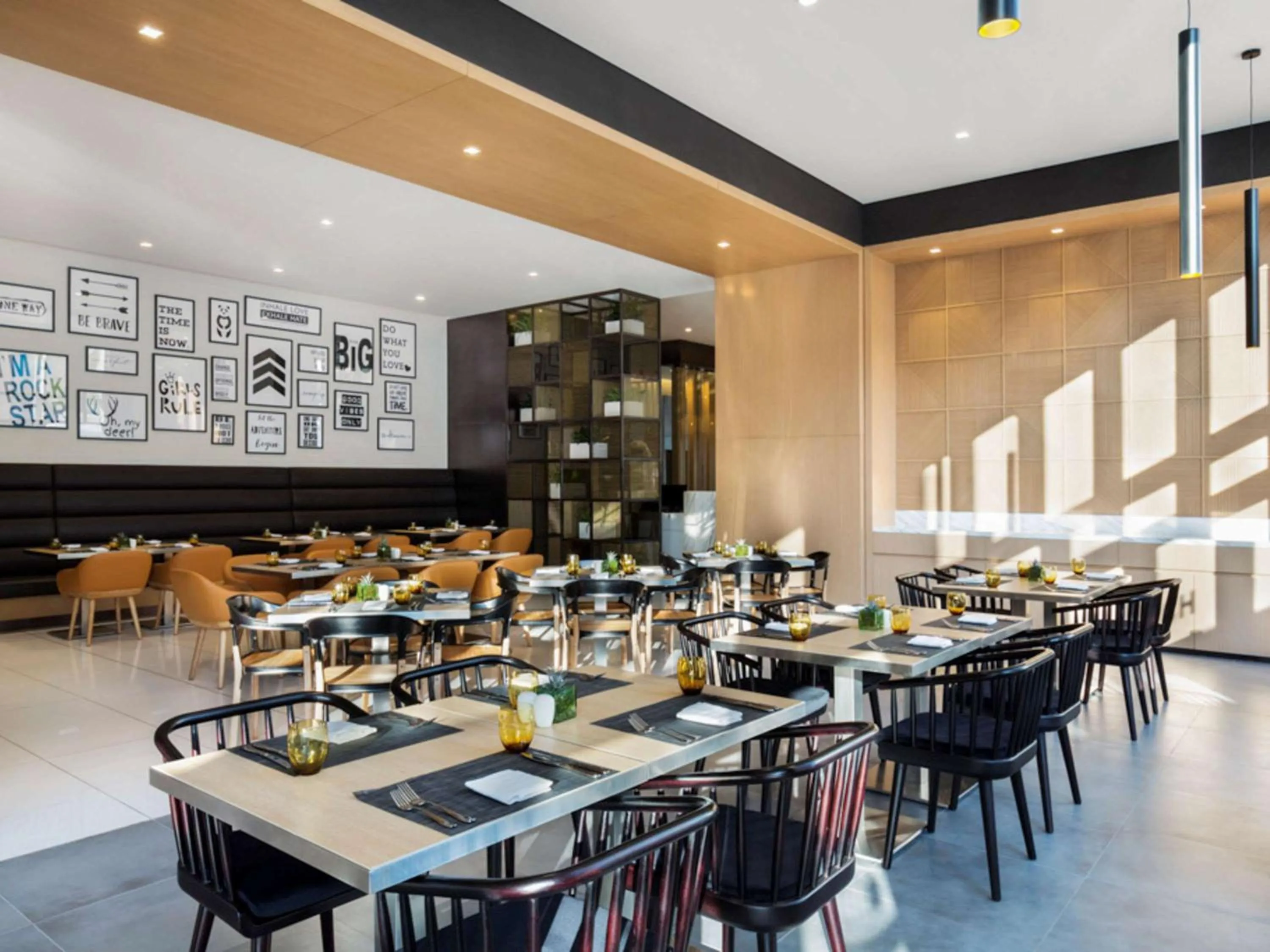 Restaurant/places to eat in Novotel Bur Dubai - Healthcare City