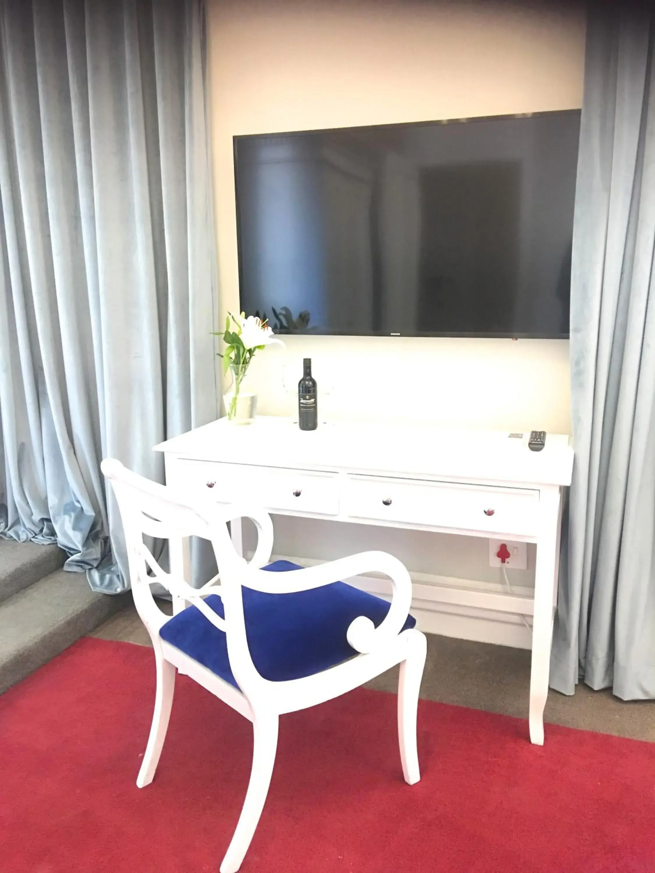 Deluxe Double Room in Rand Club Suites Deluxe Double Room in Rand Club Suites