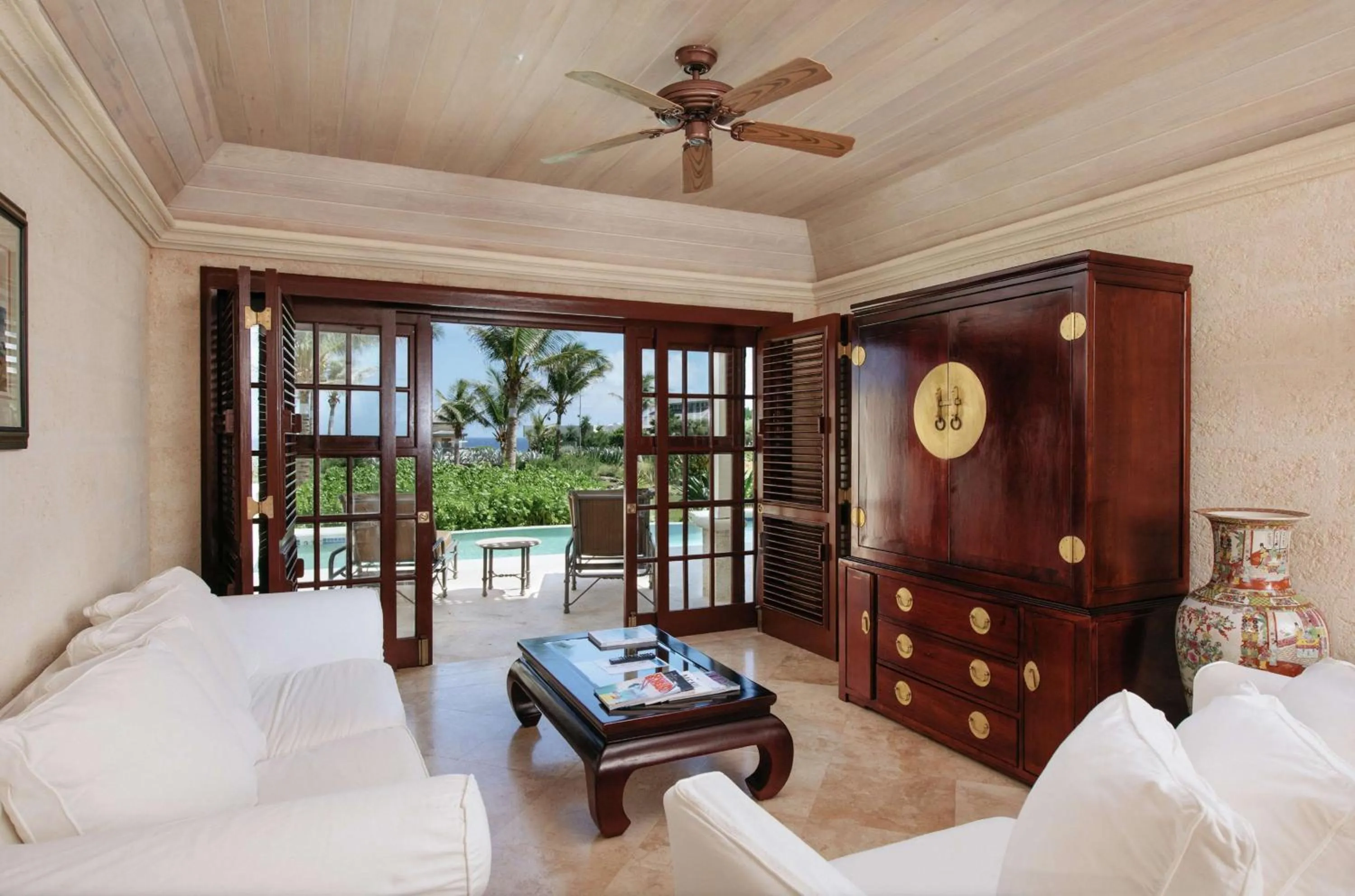 Living room, Bed in Hilton Grand Vacations Club The Crane Barbados