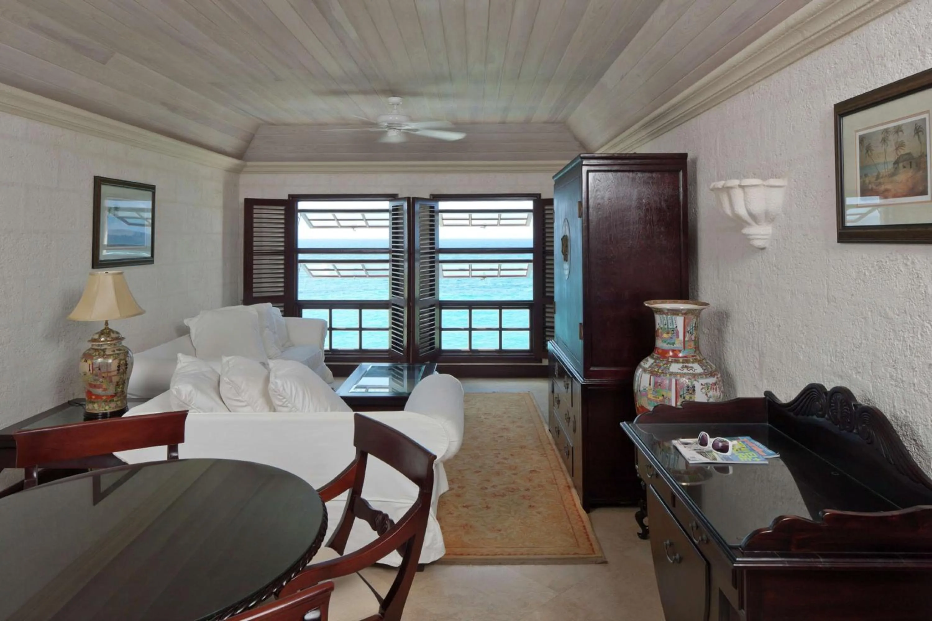 Living room, Bed in Hilton Grand Vacations Club The Crane Barbados