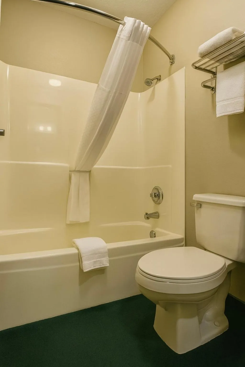 Bathroom in Rodeway Inn Milaca