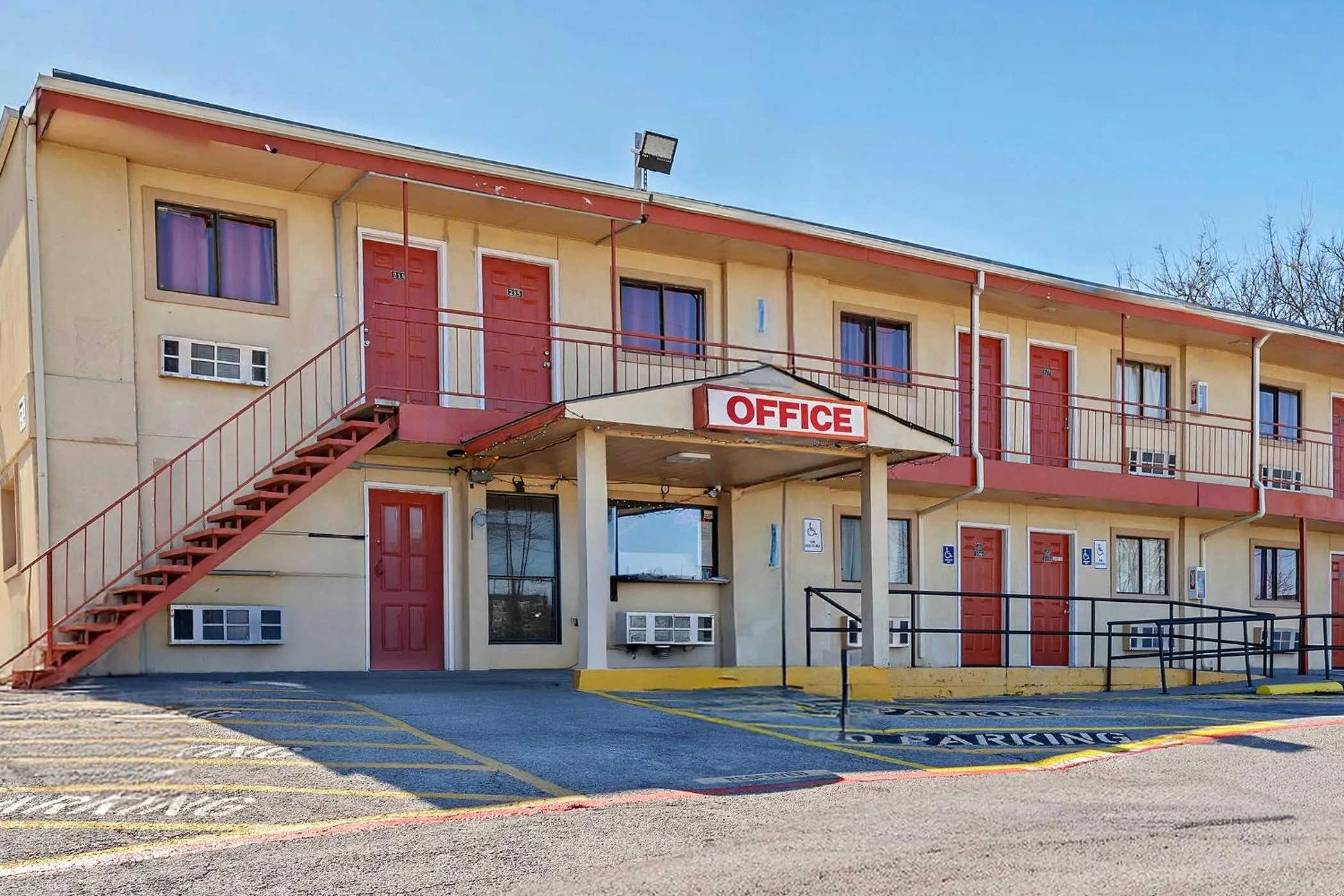 Property building in Relax Motel Grand Prairie Dallas I 30