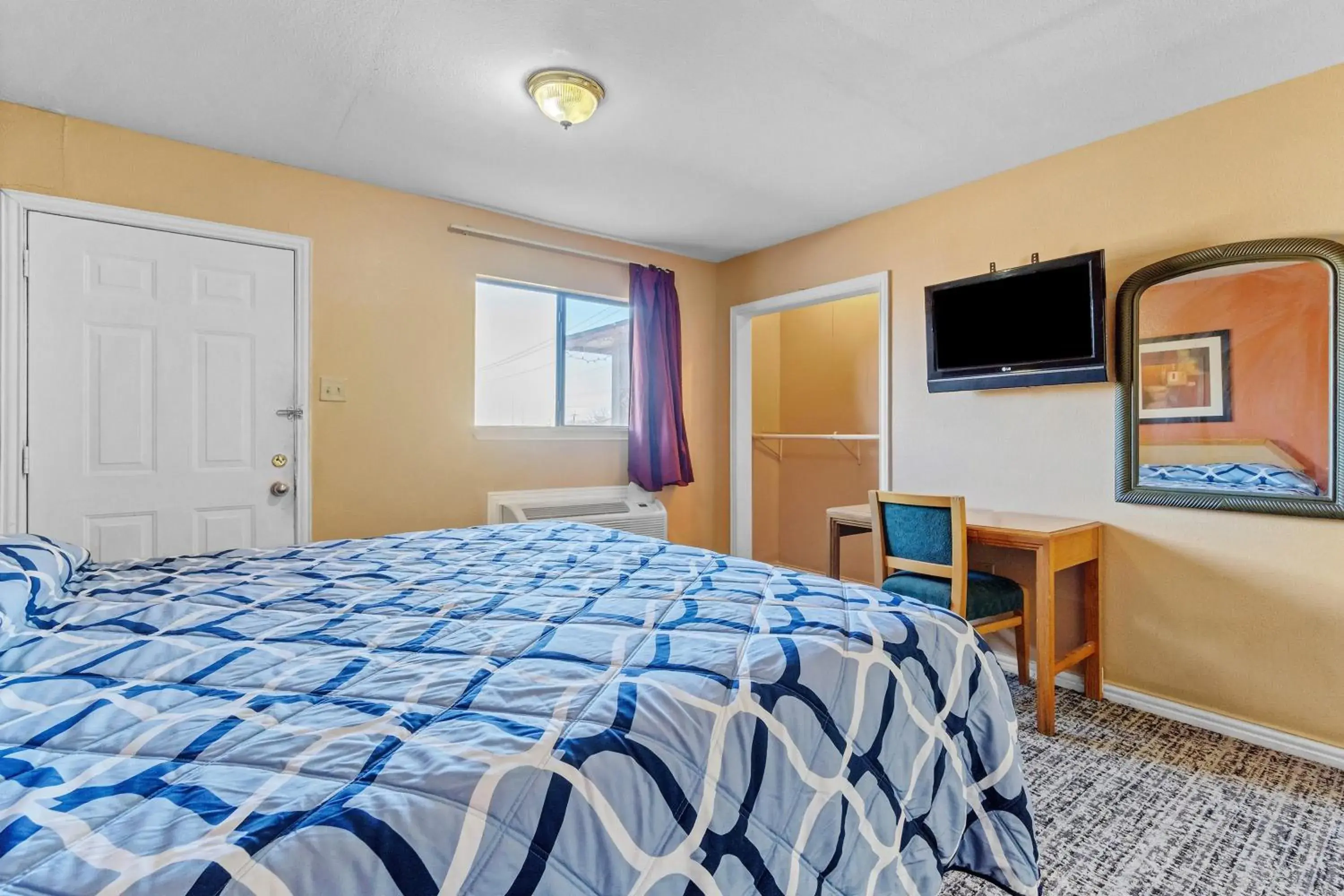 King Bed Accessible Non-Smoking in Relax Motel Grand Prairie Dallas I 30 King Bed Accessible Non-Smoking in Relax Motel Grand Prairie Dallas I 30