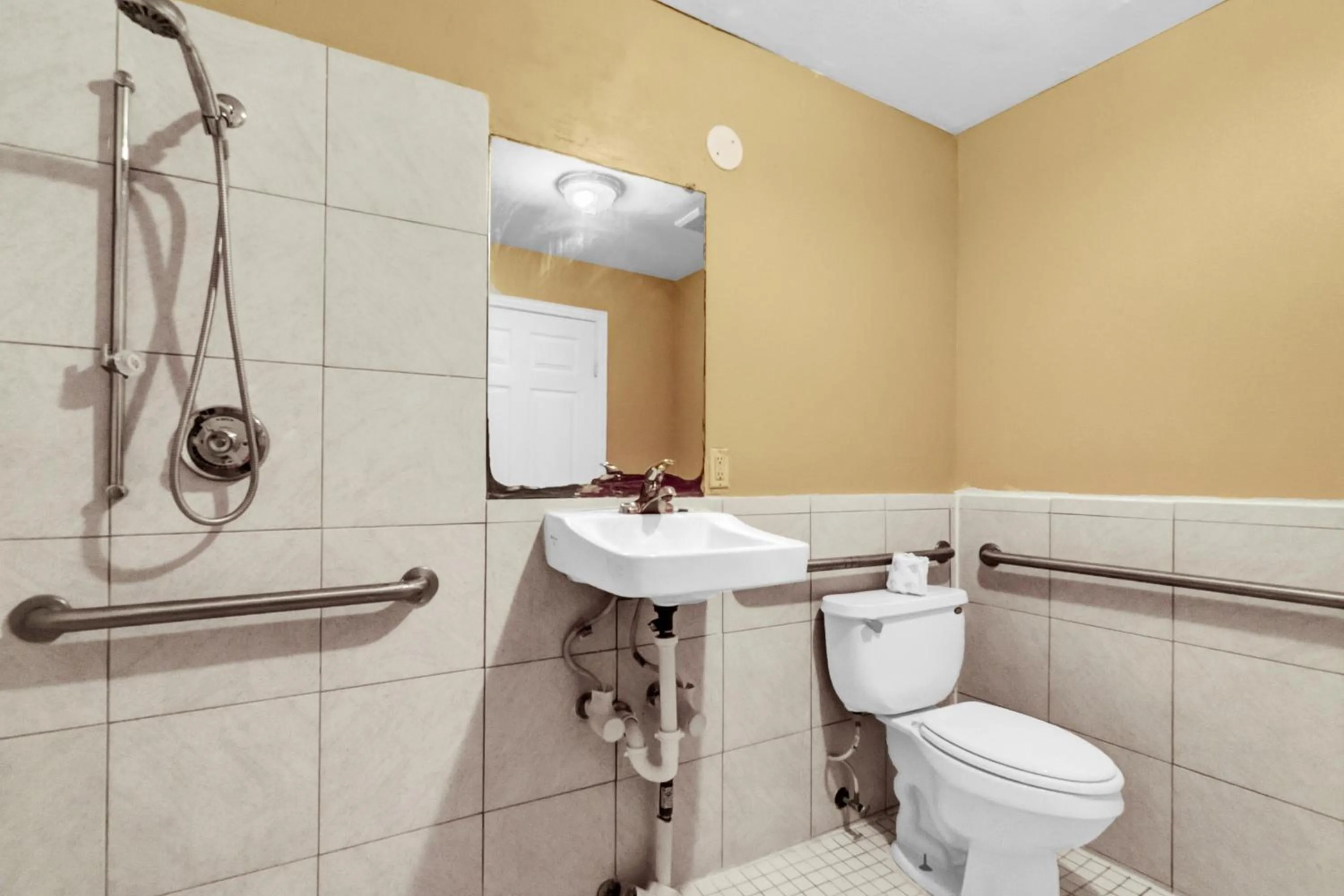 Bathroom in Relax Motel Grand Prairie Dallas I 30