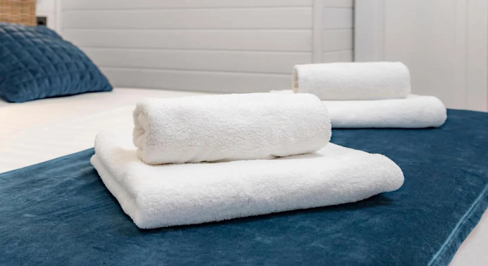 Bed in "Breeze" Aparthotel by Parrot`s House