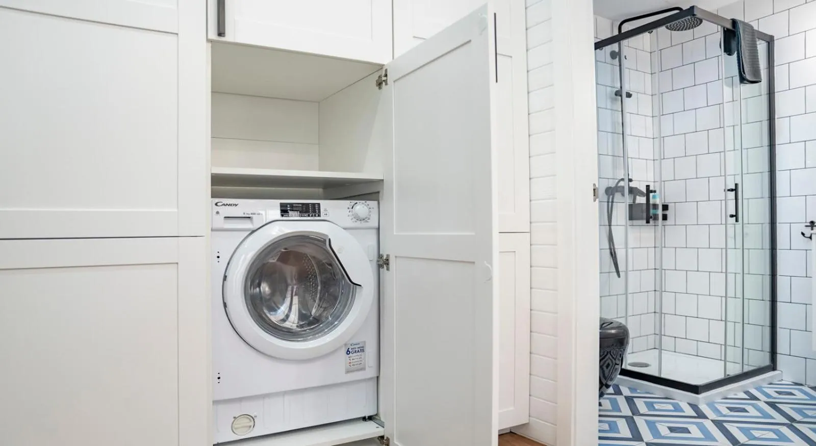 "Breeze" Aparthotel by Parrot`s House