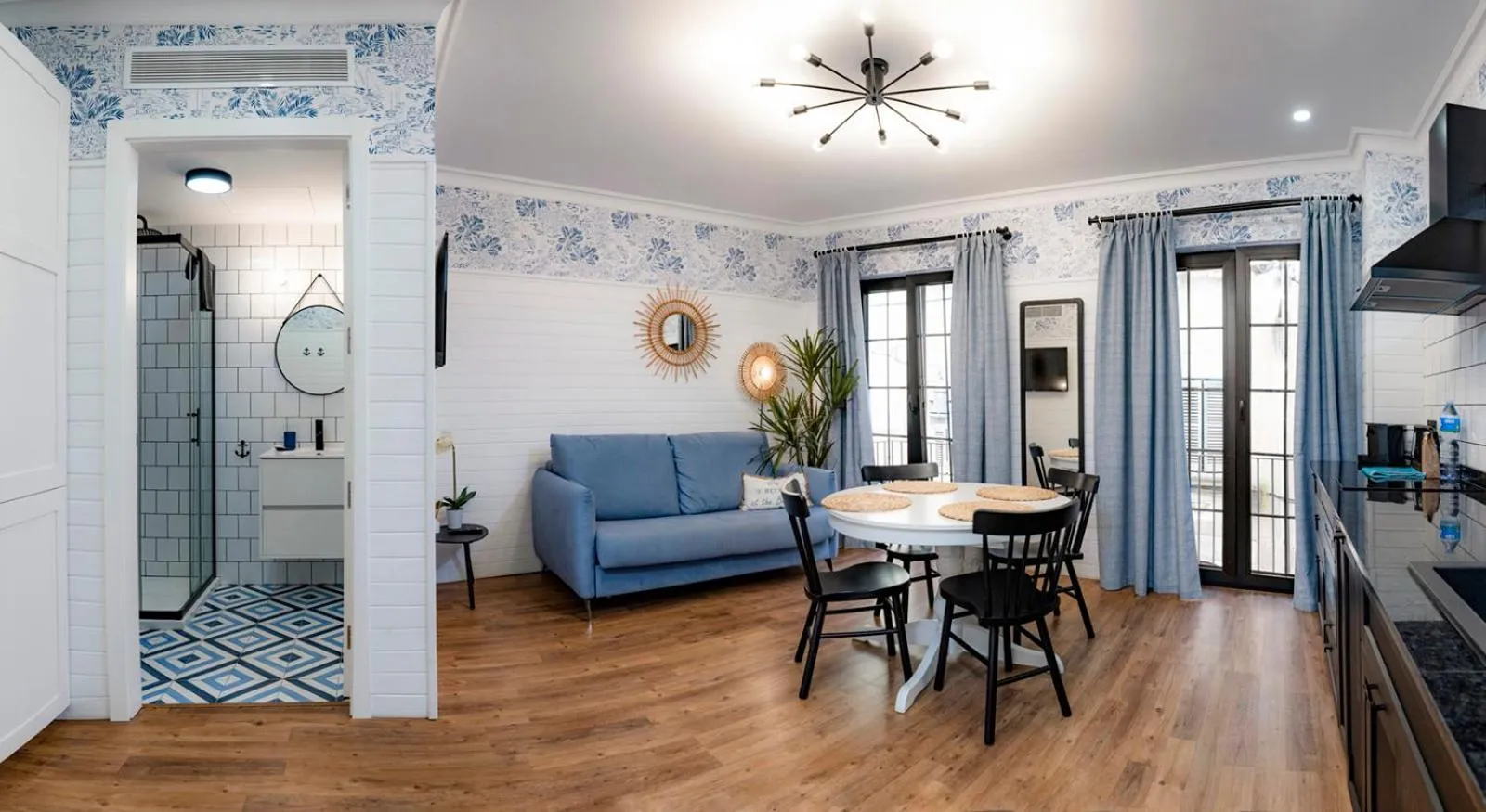 "Breeze" Aparthotel by Parrot`s House