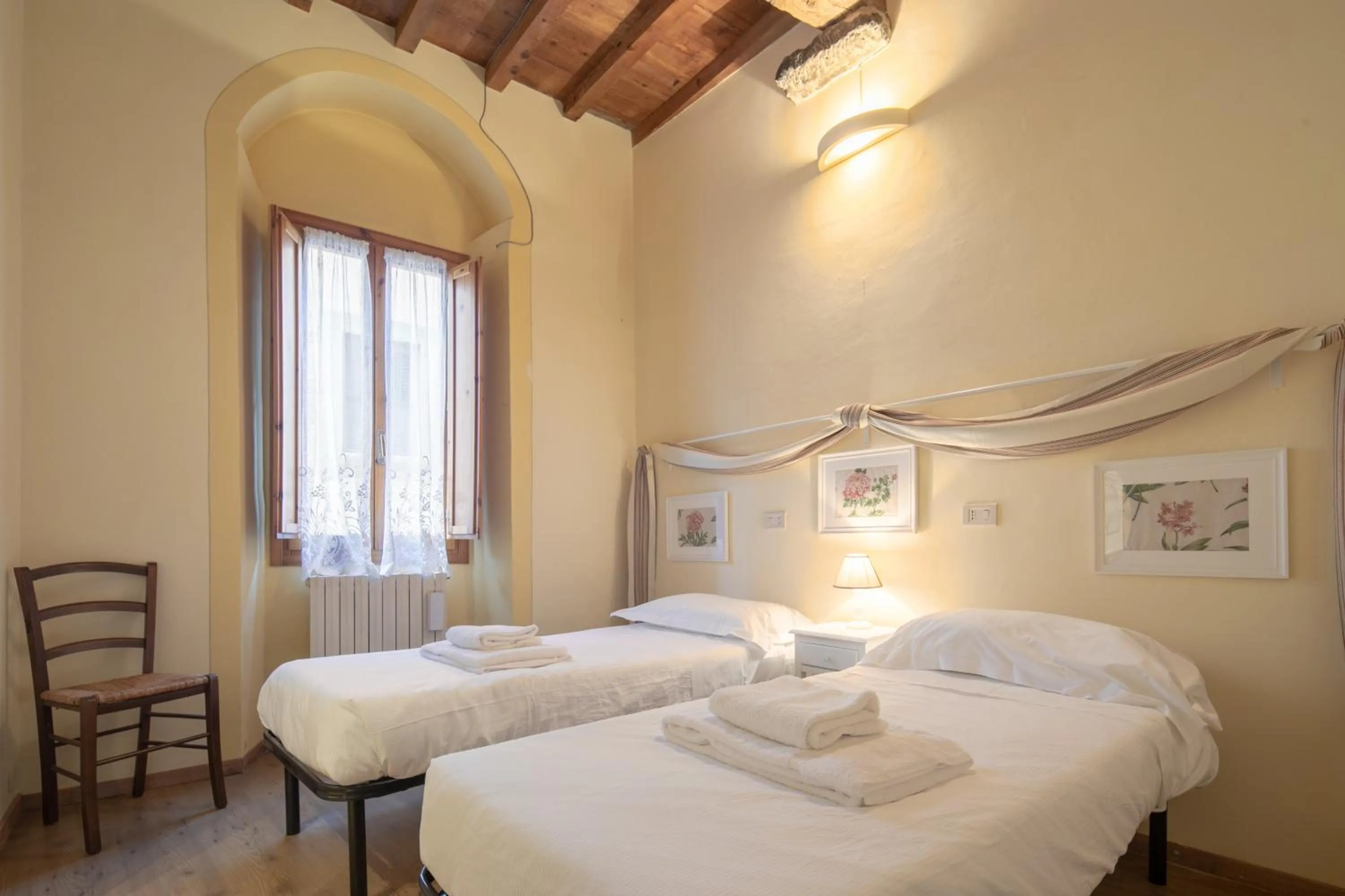 Bed in Romantic Pitti by Mmega