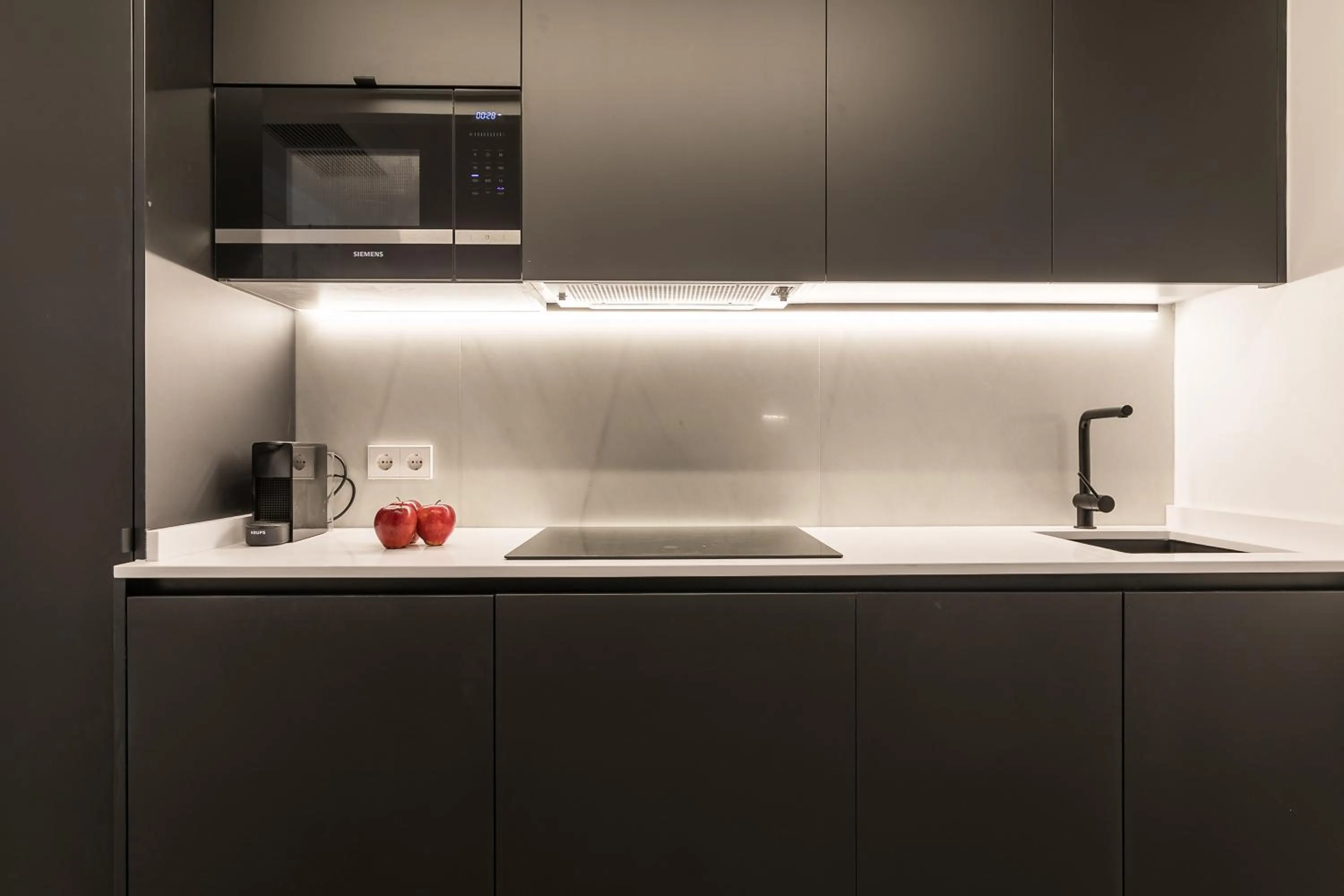 Coffee/tea facilities in Feelathome Waldorf Suites Apartments