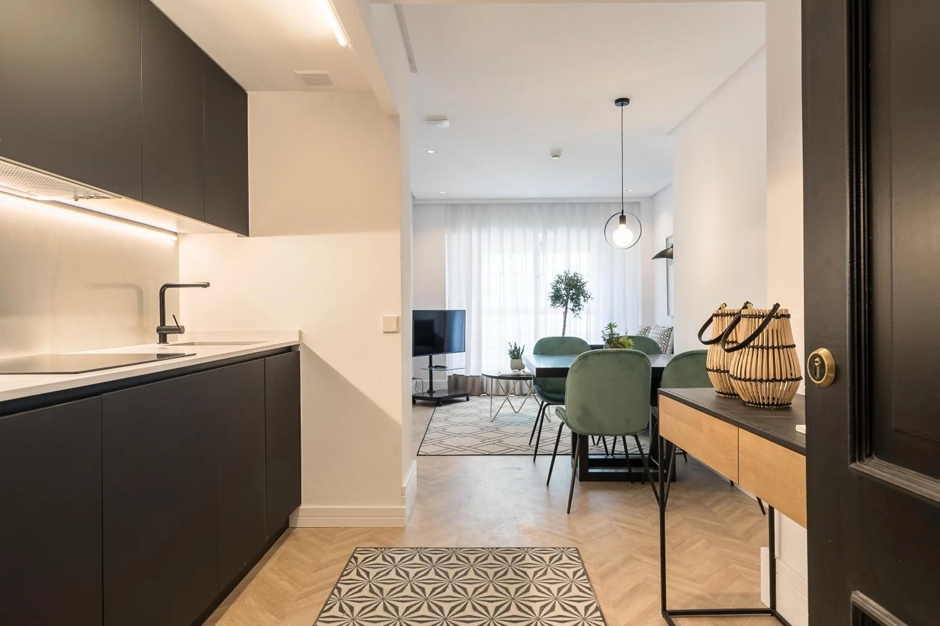 Kitchen or kitchenette in Feelathome Waldorf Suites Apartments