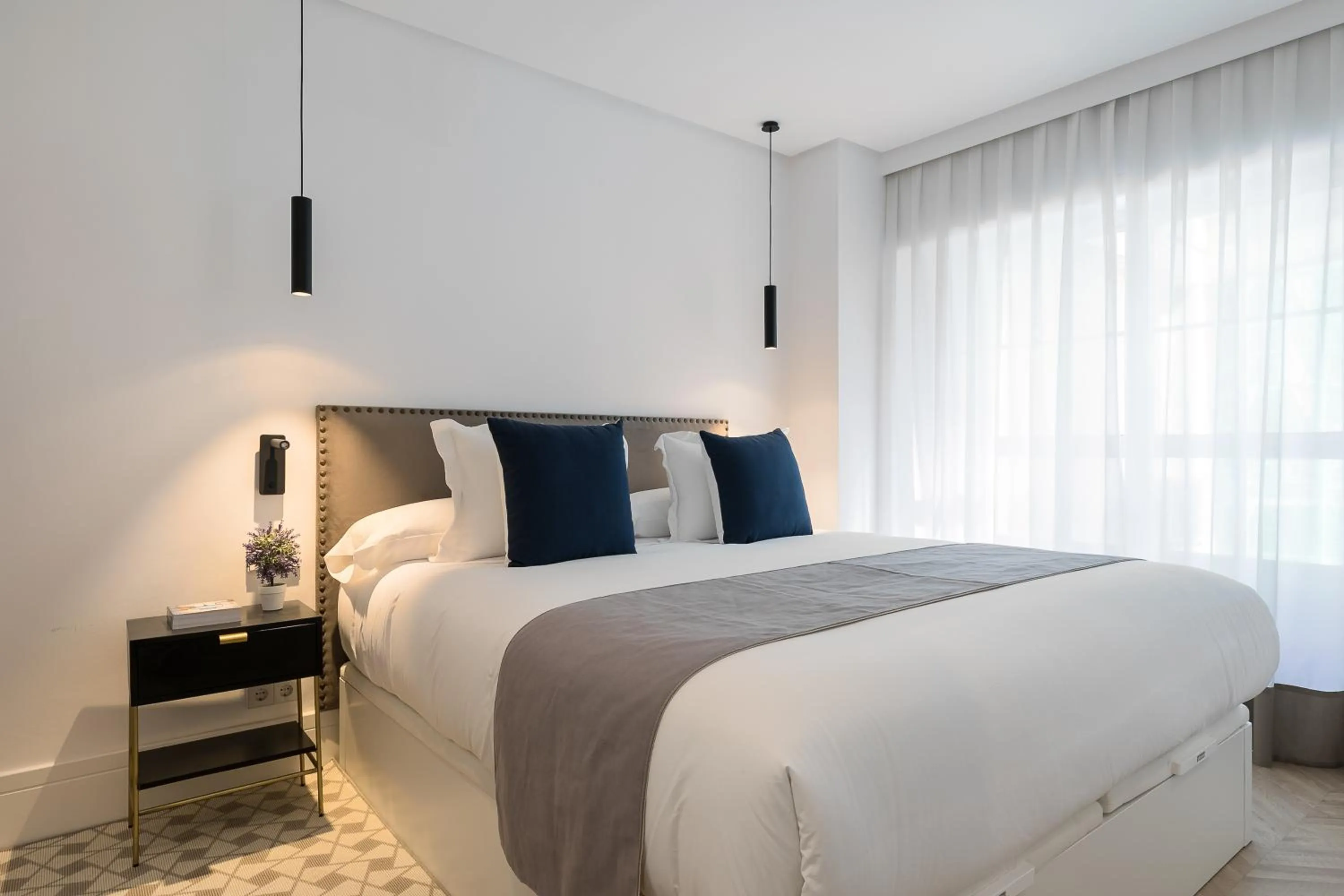 Bed in Feelathome Waldorf Suites Apartments