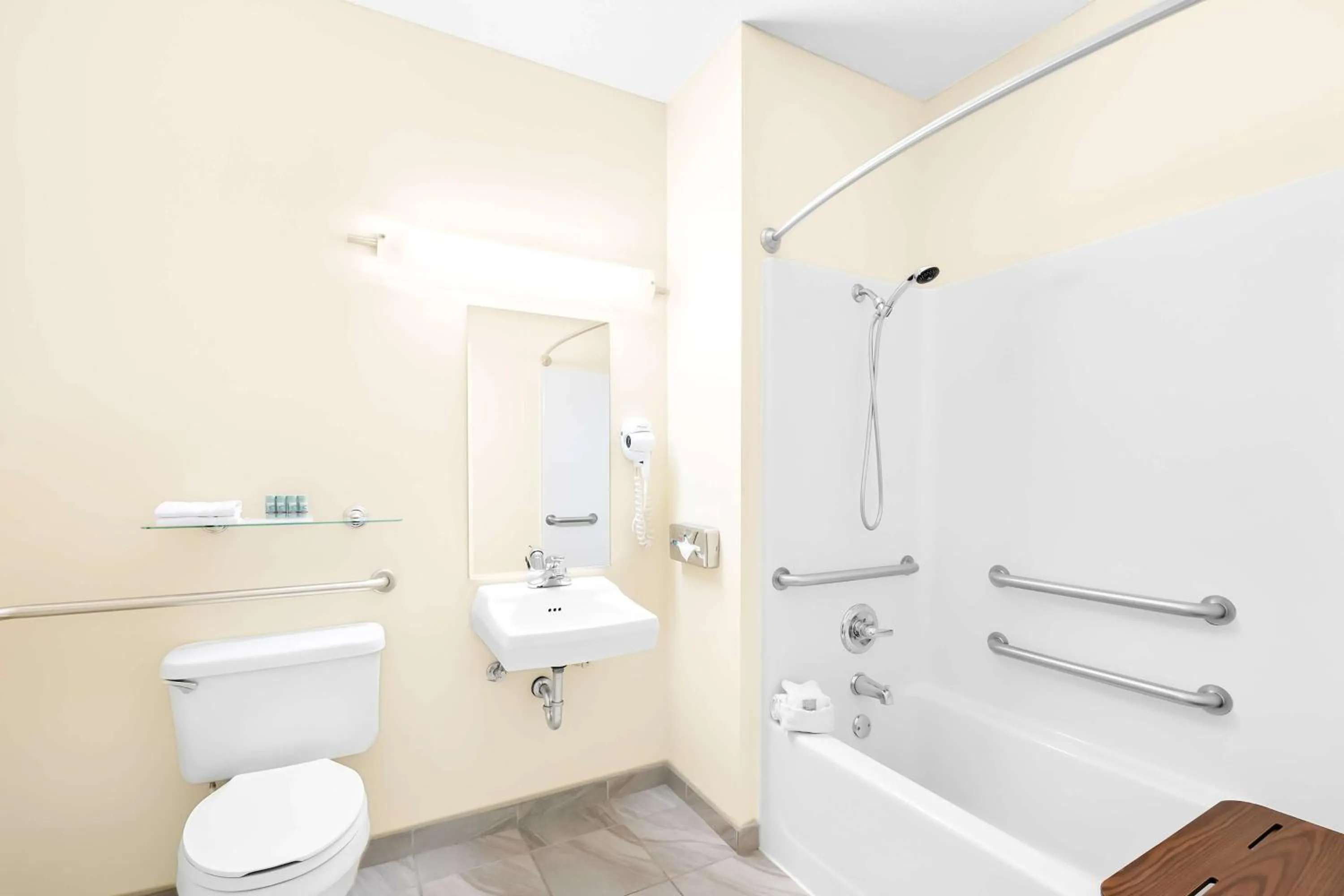 Bathroom in Best Western Nebraska City Inn