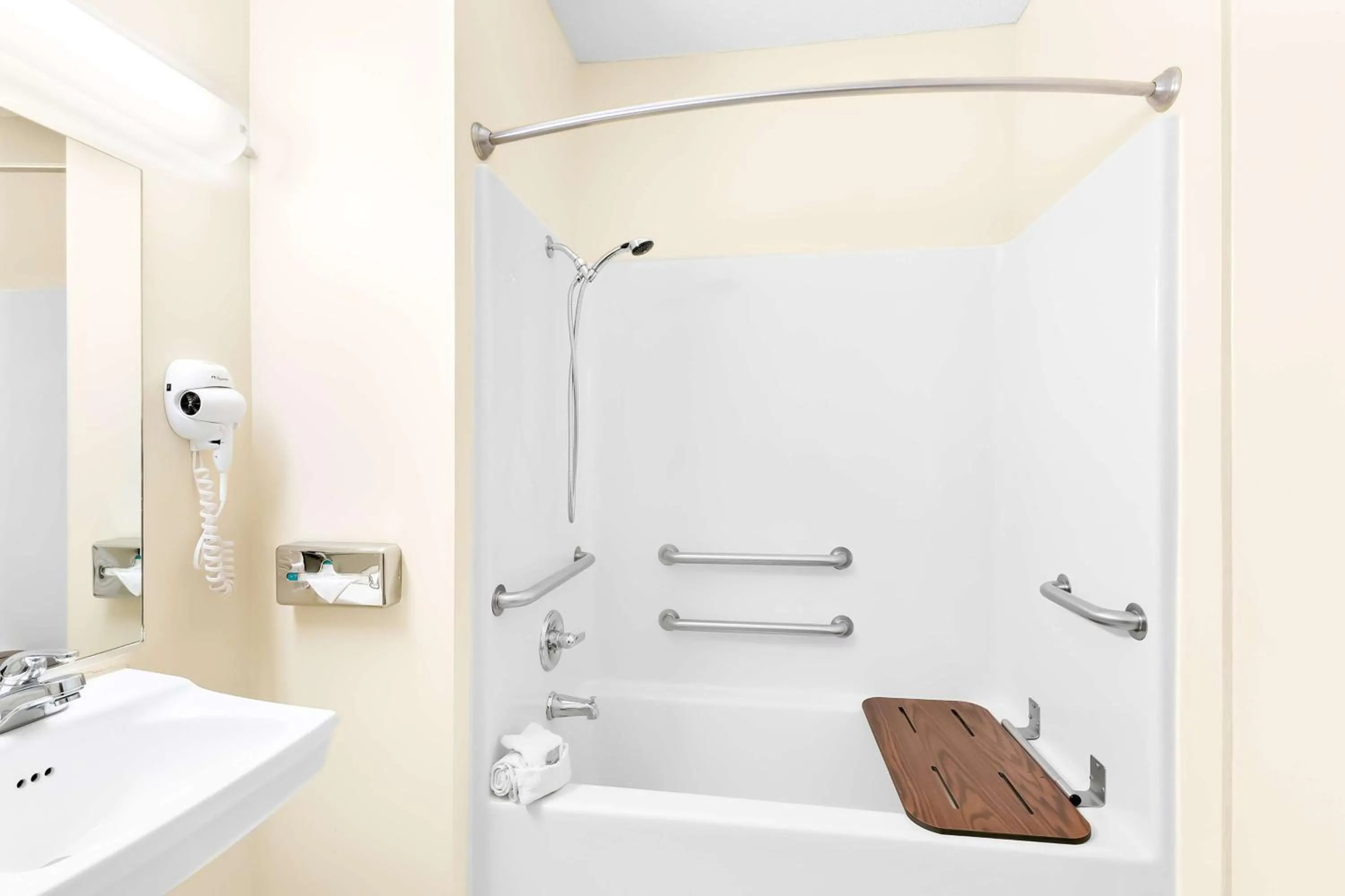 Bathroom in Best Western Nebraska City Inn