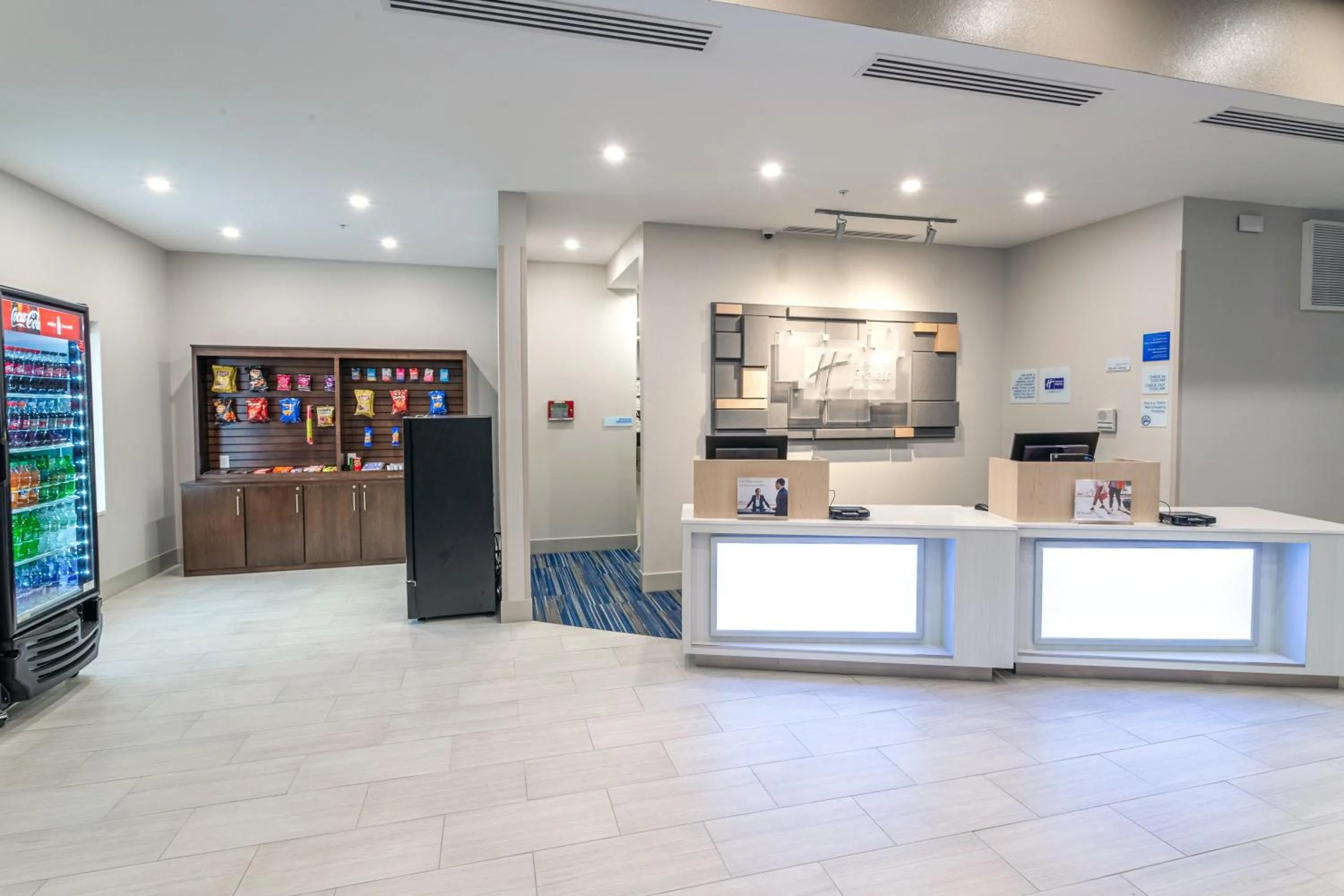 Lobby or reception in Holiday Inn Express & Suites - Columbus - Worthington by IHG