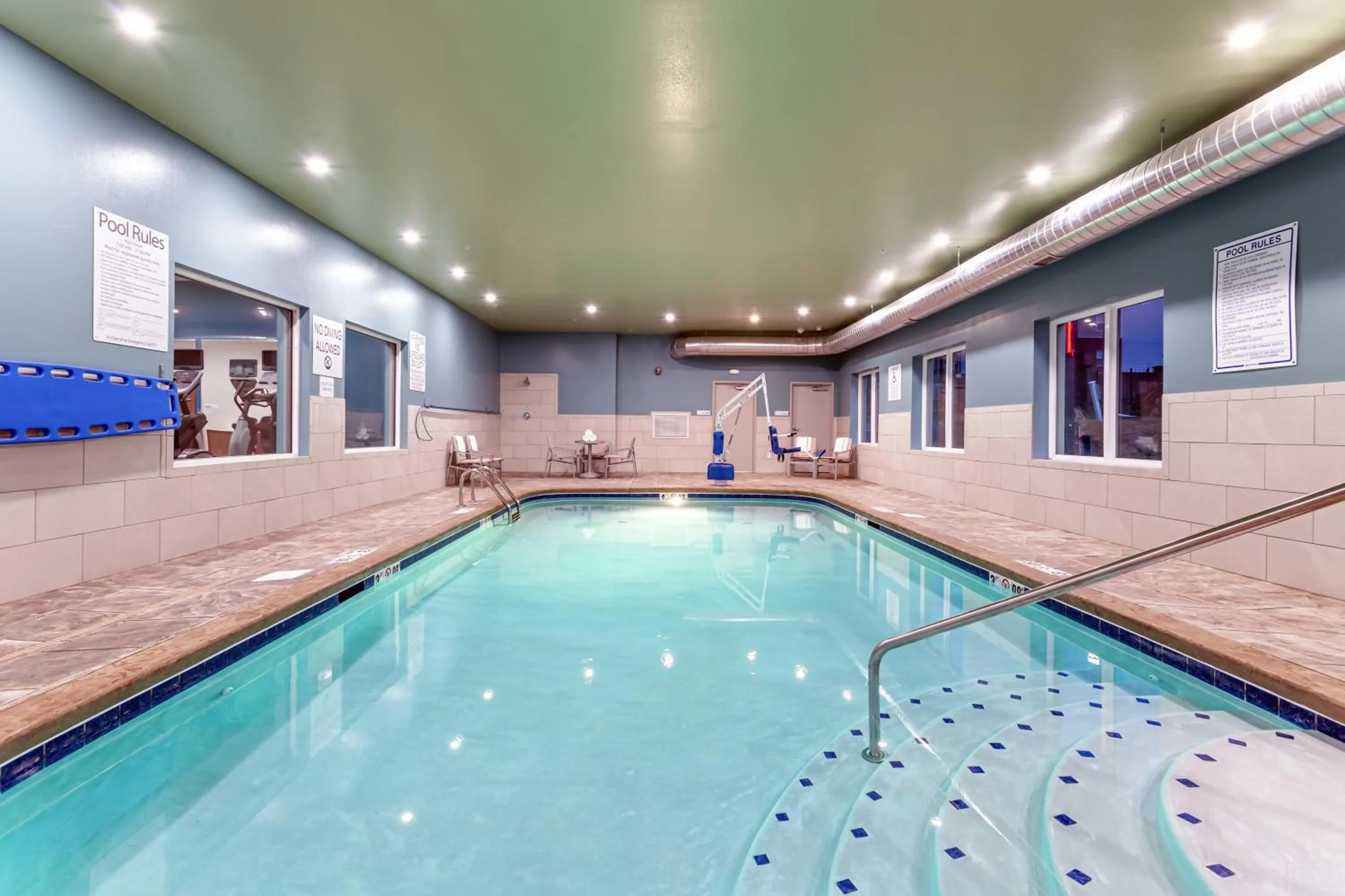 Swimming pool in Holiday Inn Express & Suites - Columbus - Worthington by IHG