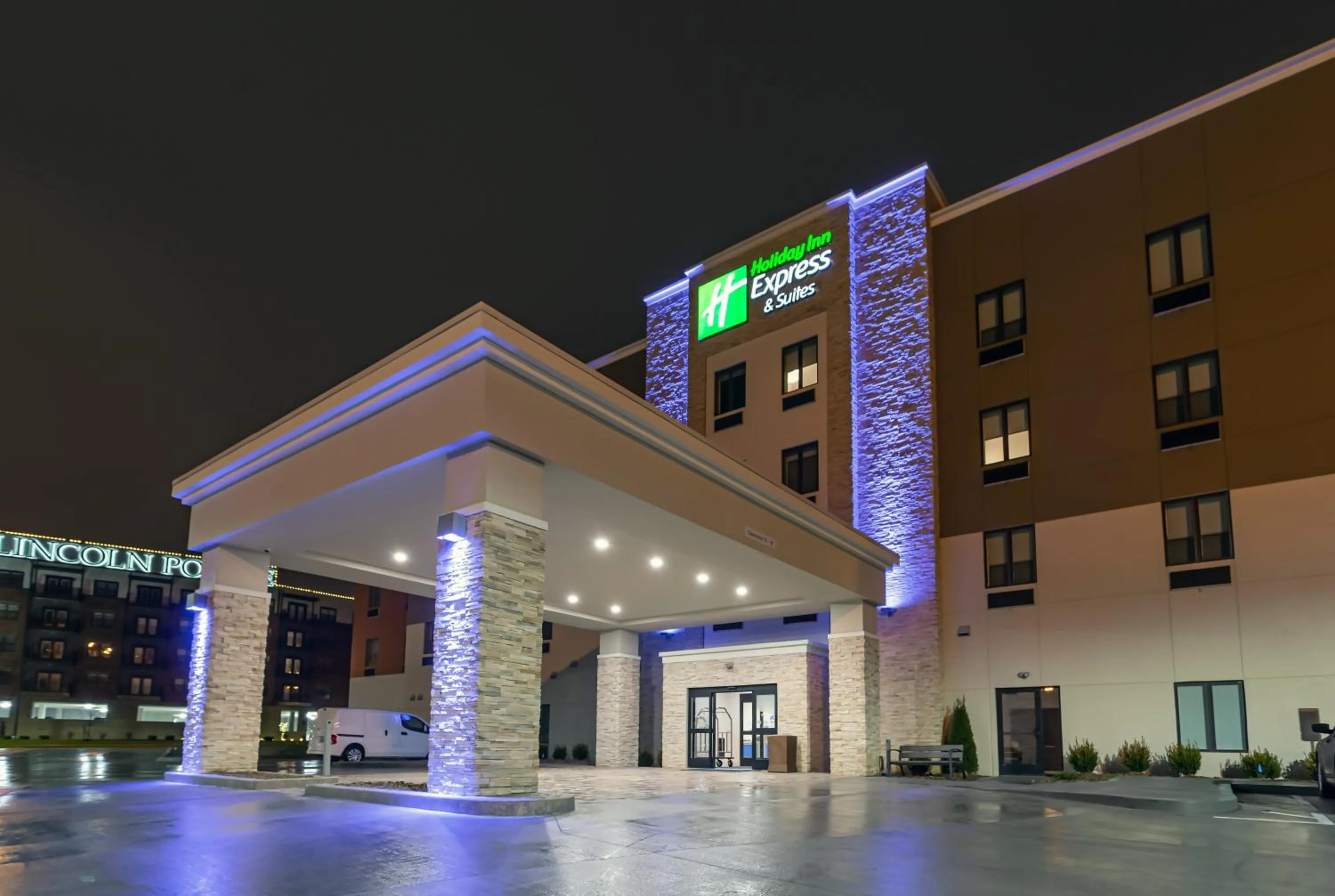 Property building in Holiday Inn Express & Suites - Columbus - Worthington by IHG