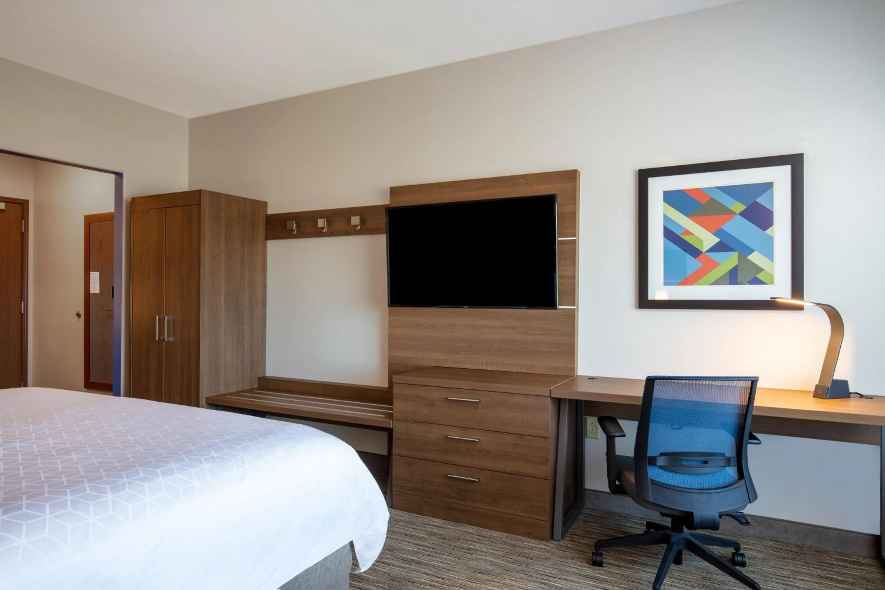 Photo of the whole room, Bed in Holiday Inn Express & Suites - Beloit by IHG
