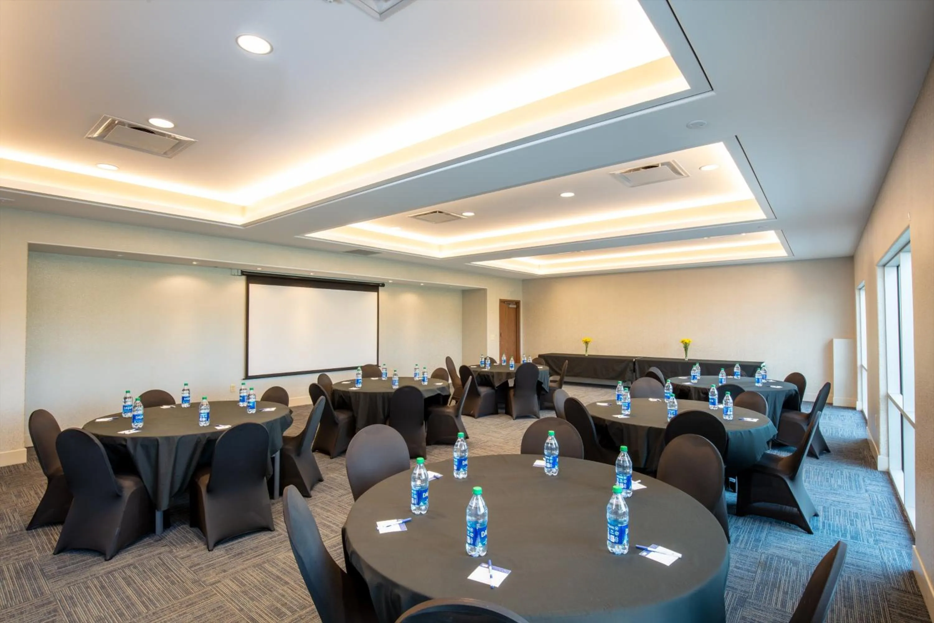 Meeting/conference room in Holiday Inn Express & Suites - Beloit by IHG