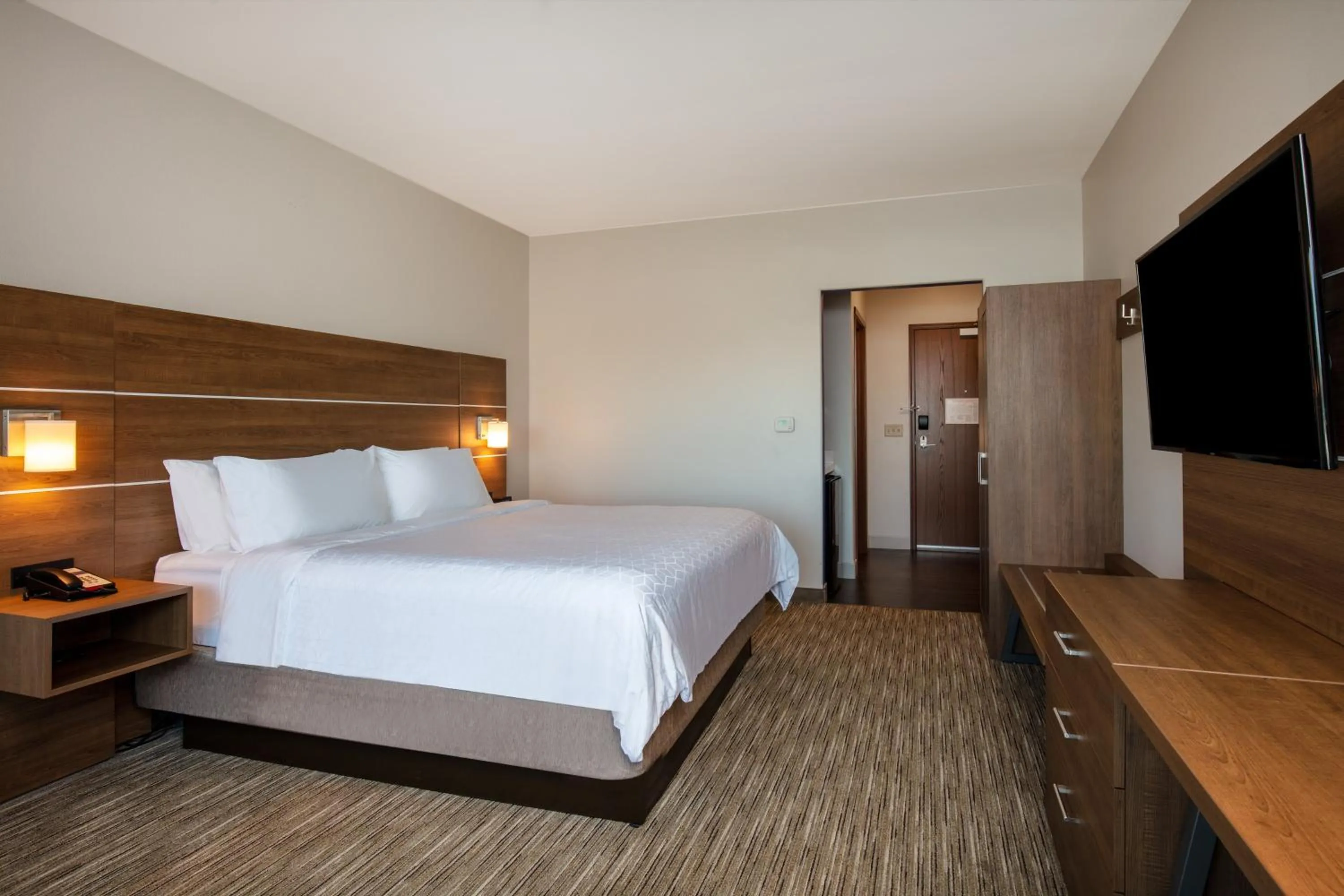 Photo of the whole room, Bed in Holiday Inn Express & Suites - Beloit by IHG