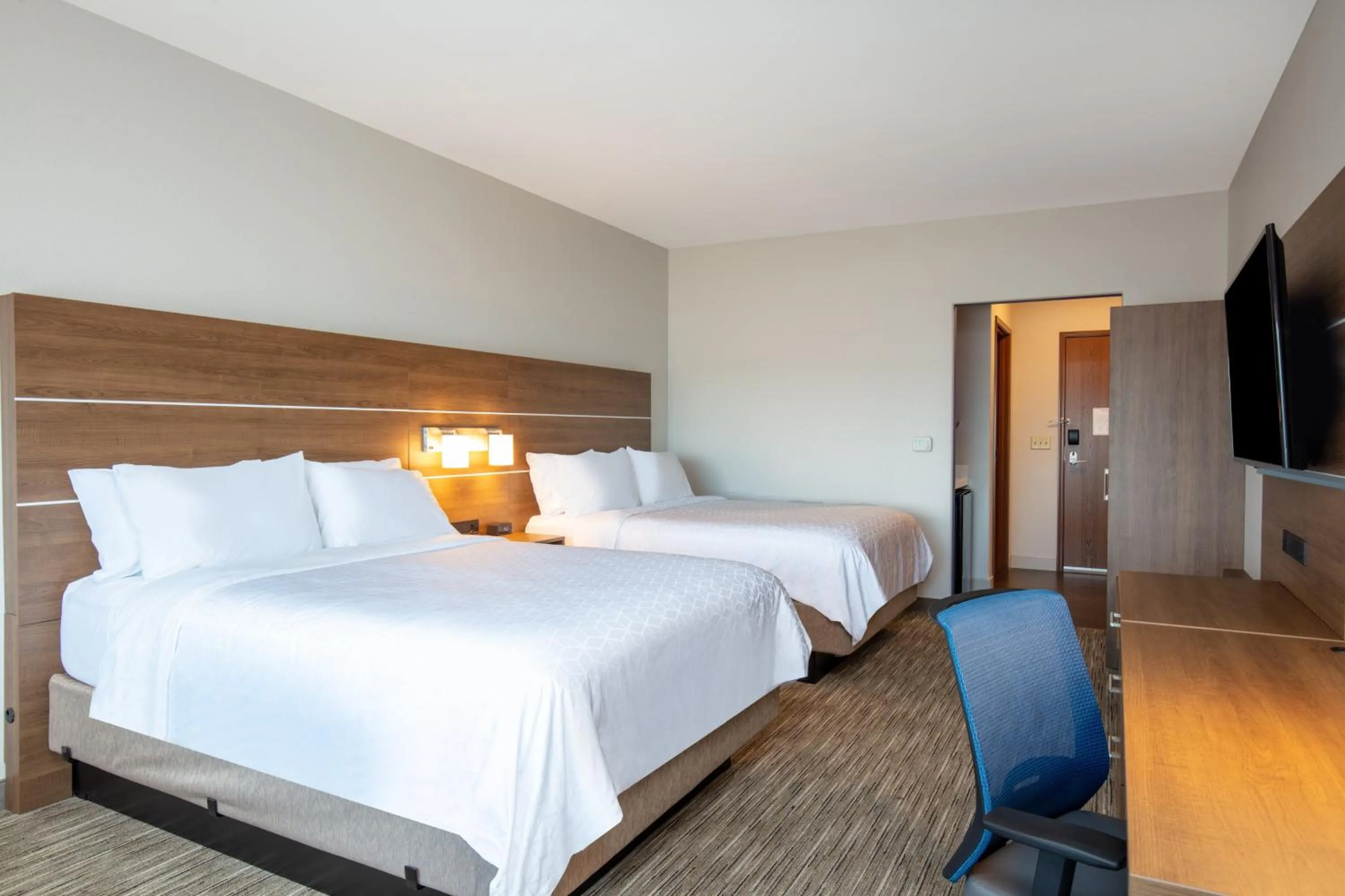 Photo of the whole room, Bed in Holiday Inn Express & Suites - Beloit by IHG