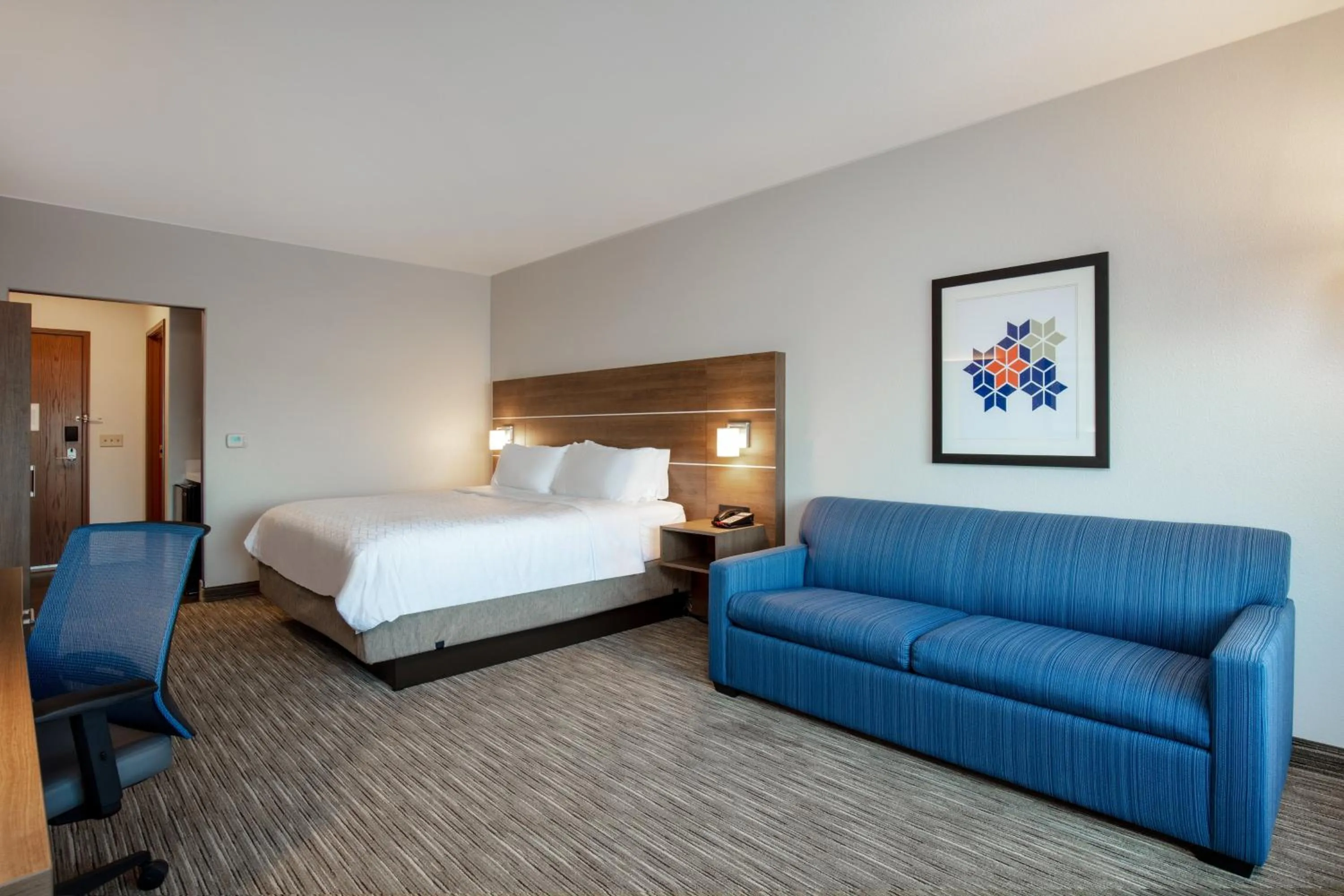Photo of the whole room, Bed in Holiday Inn Express & Suites - Beloit by IHG