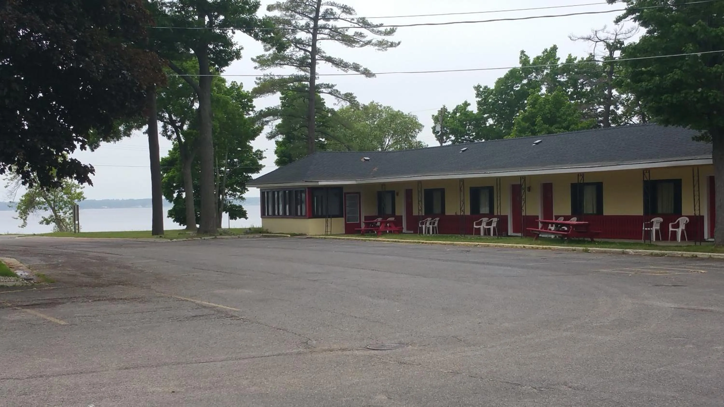 Property building in Sun N Snow Hotel