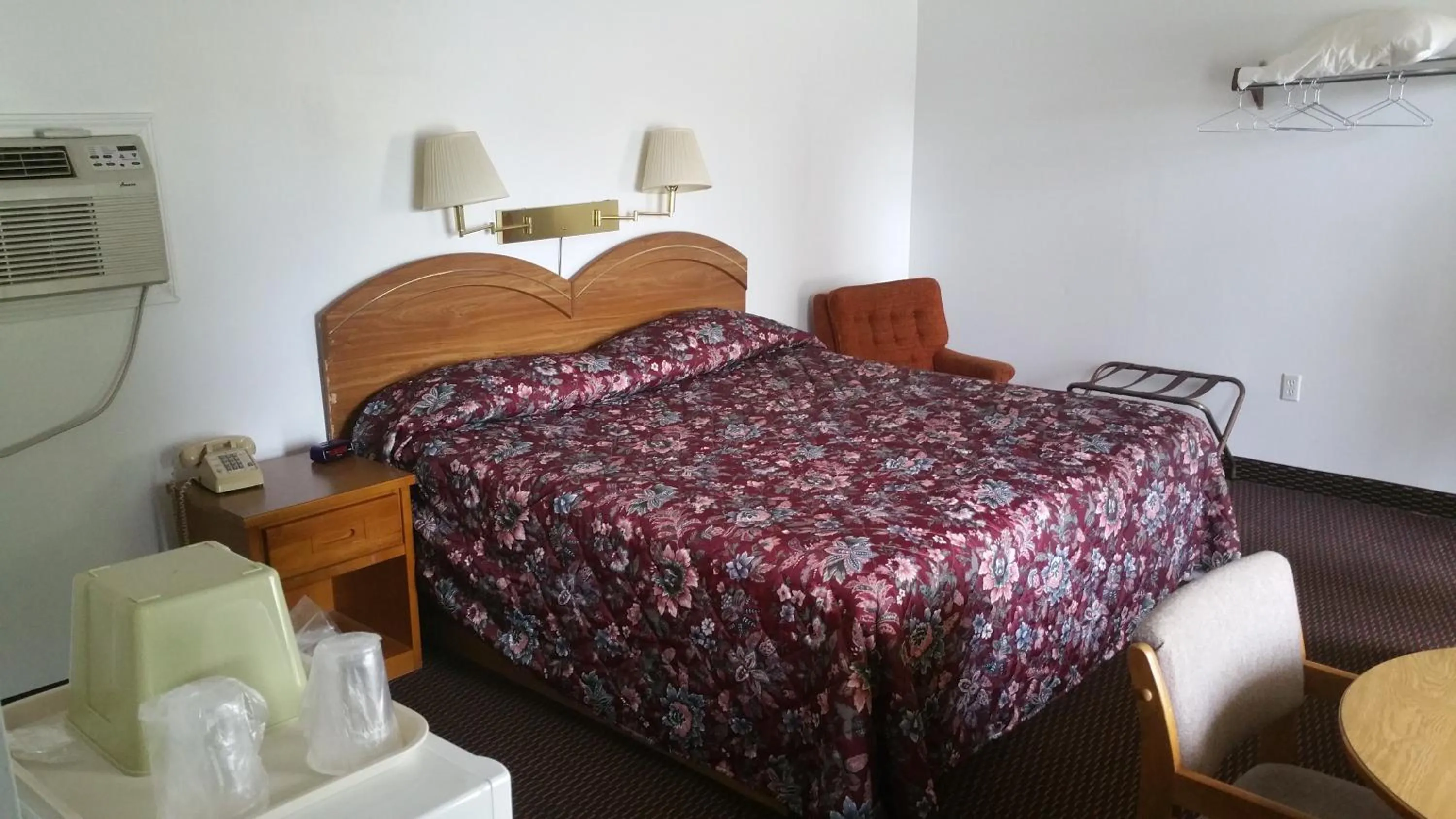 Bed in Sun N Snow Hotel