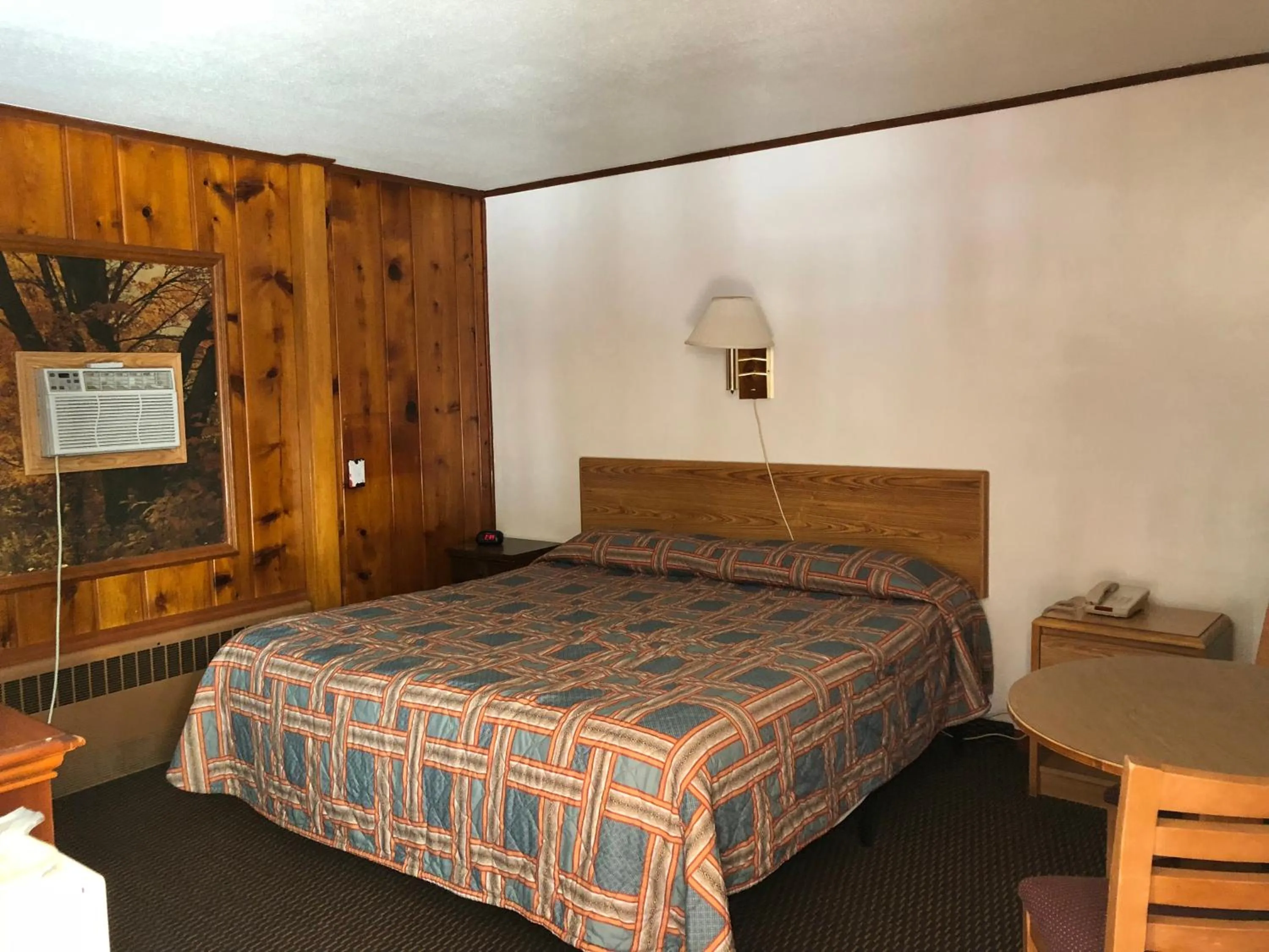 Bed in Sun N Snow Hotel