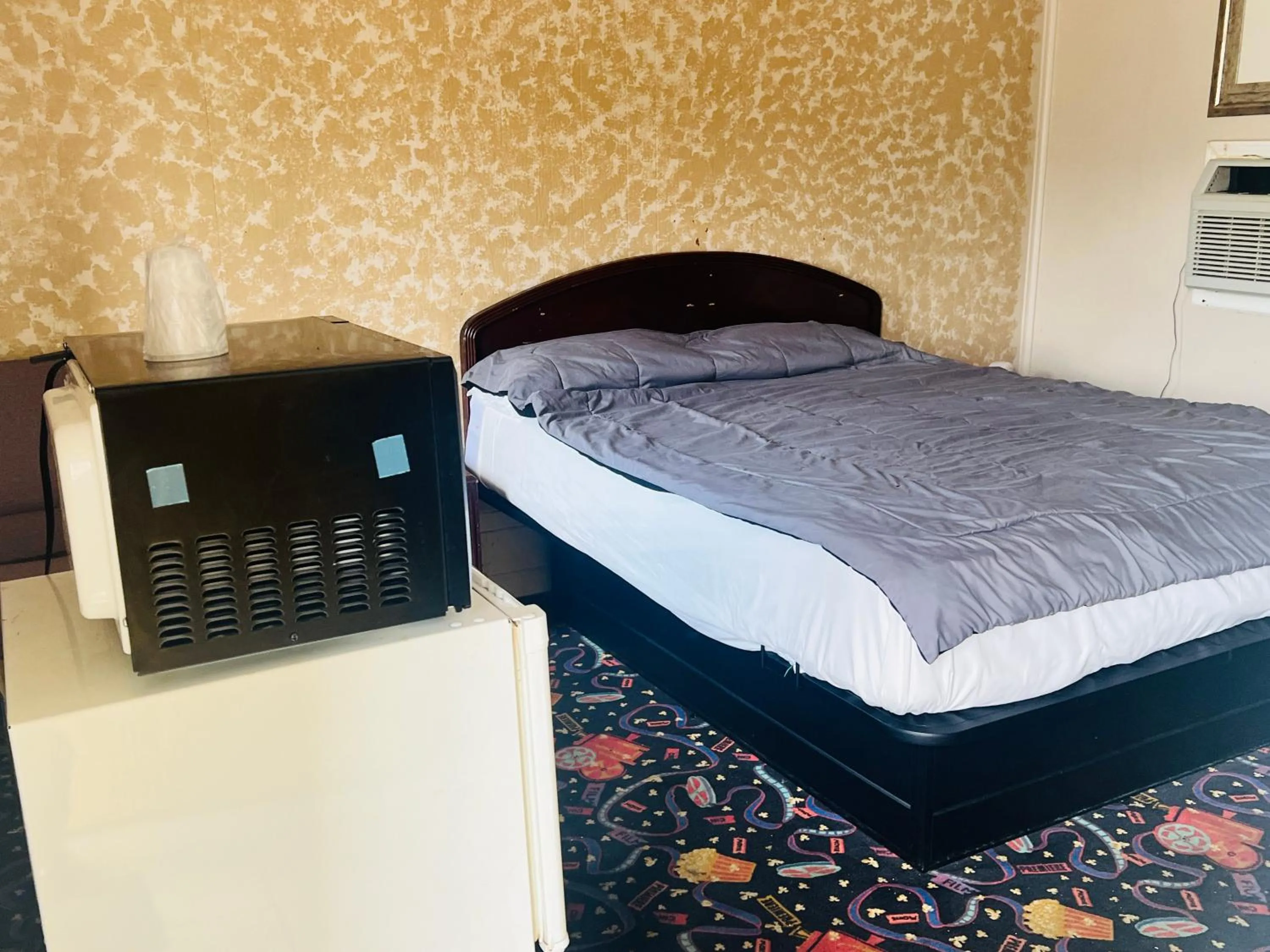 Bedroom in Hotel O East Hemphill Burton-Flint