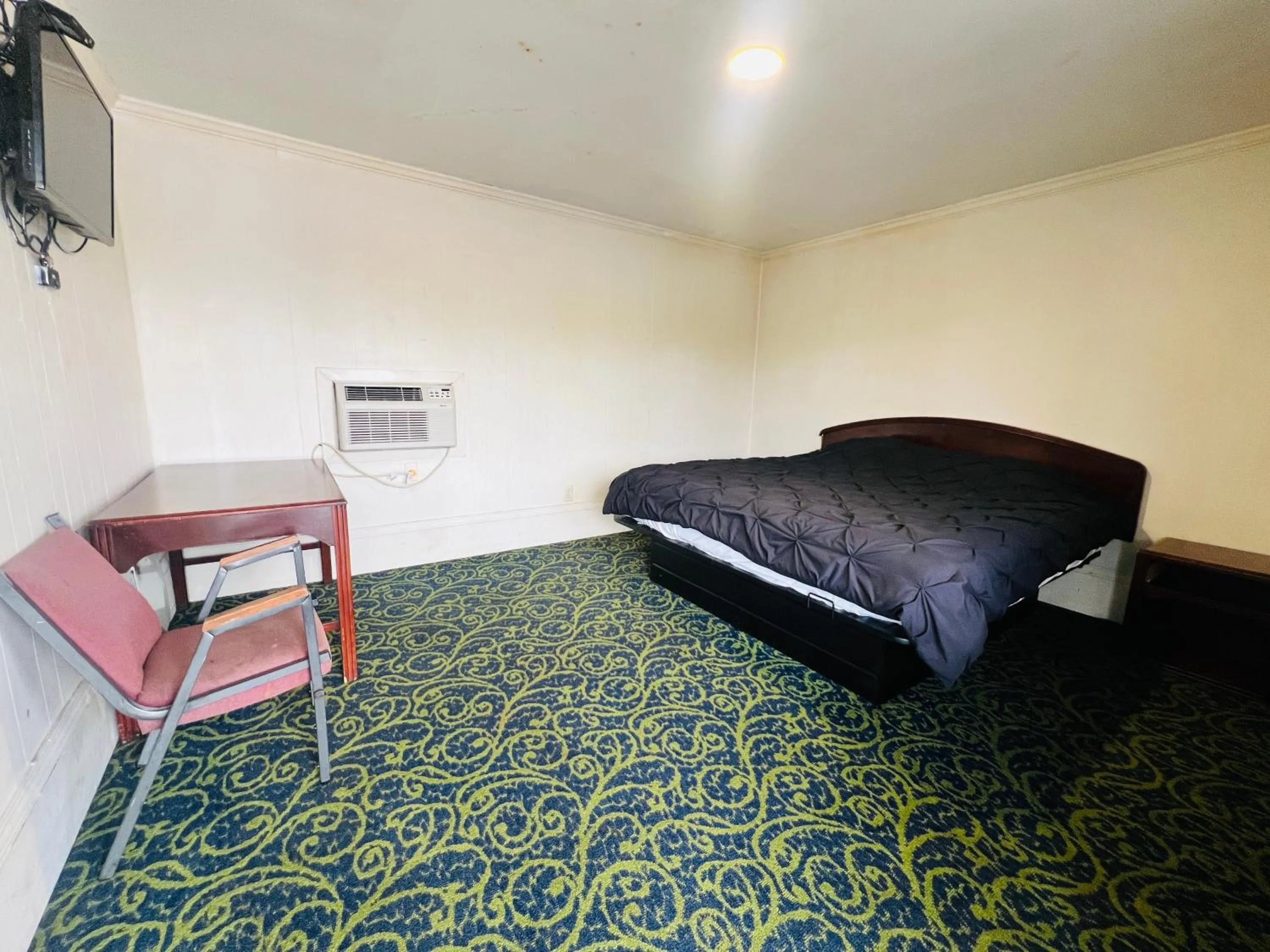 Bedroom in Hotel O East Hemphill Burton-Flint