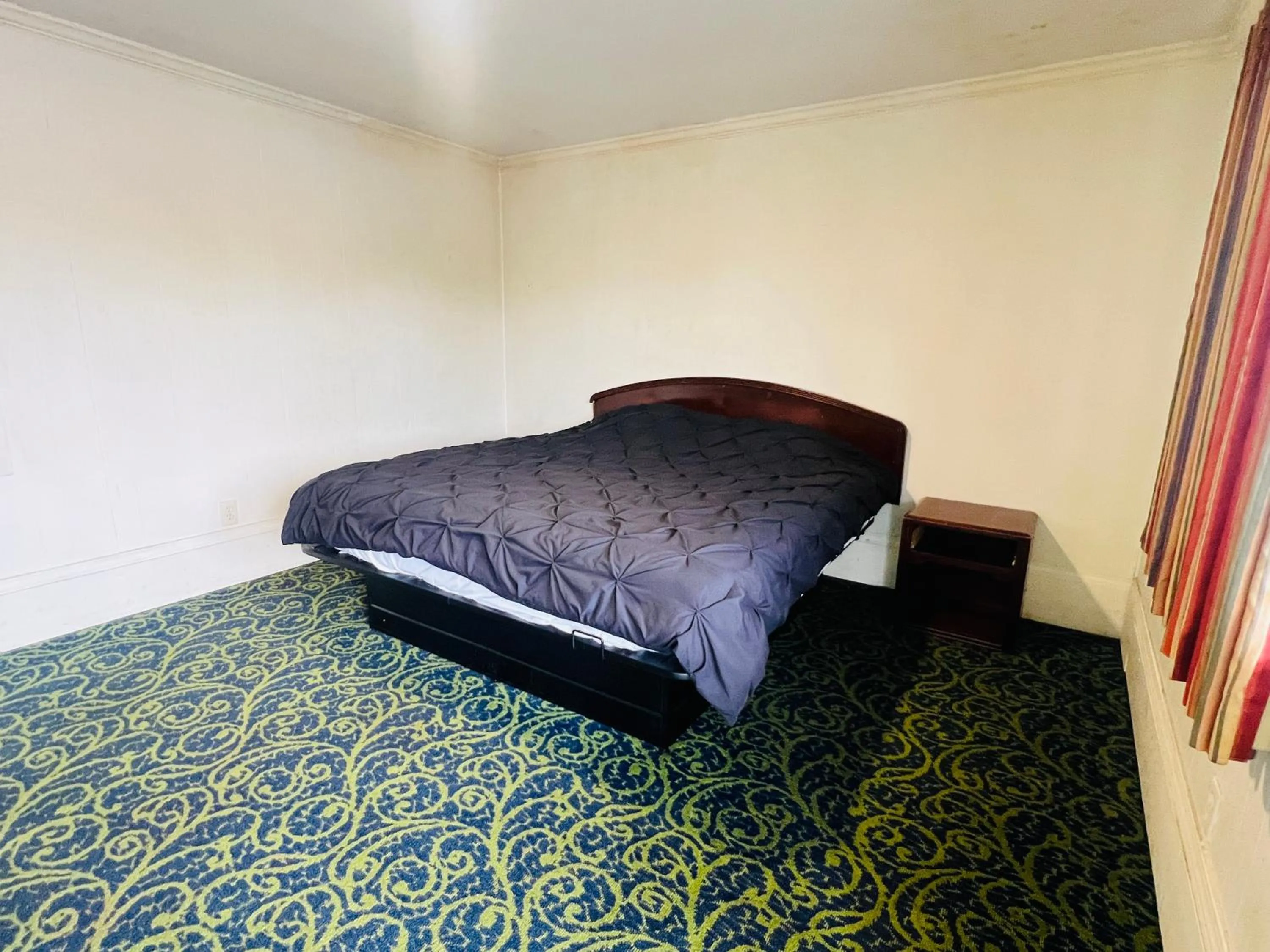 Bedroom in Hotel O East Hemphill Burton-Flint