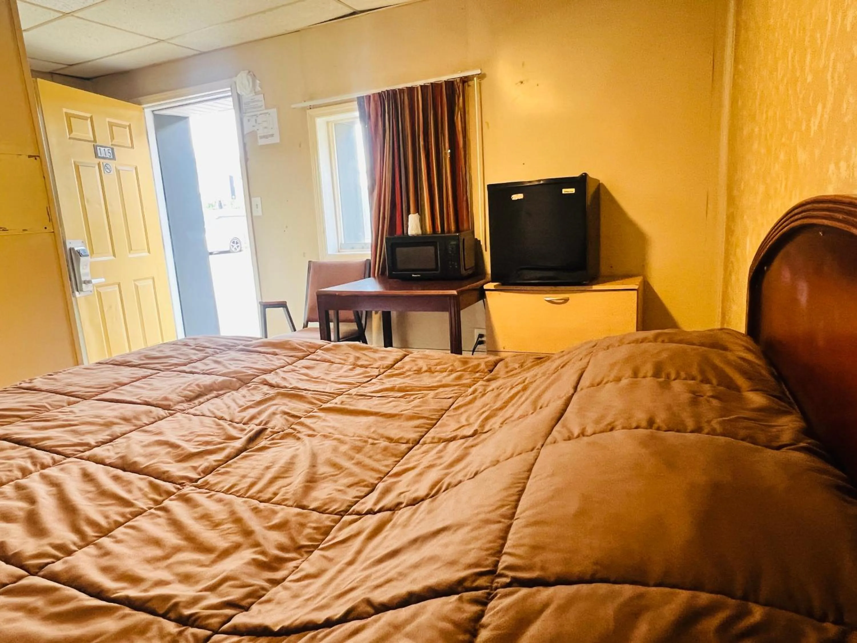 Bedroom in Hotel O East Hemphill Burton-Flint