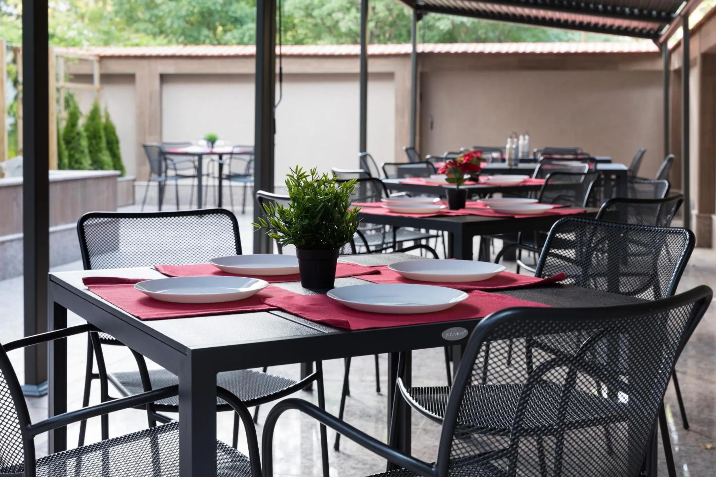 Restaurant/places to eat in B1 Boutique Hotel Sofia