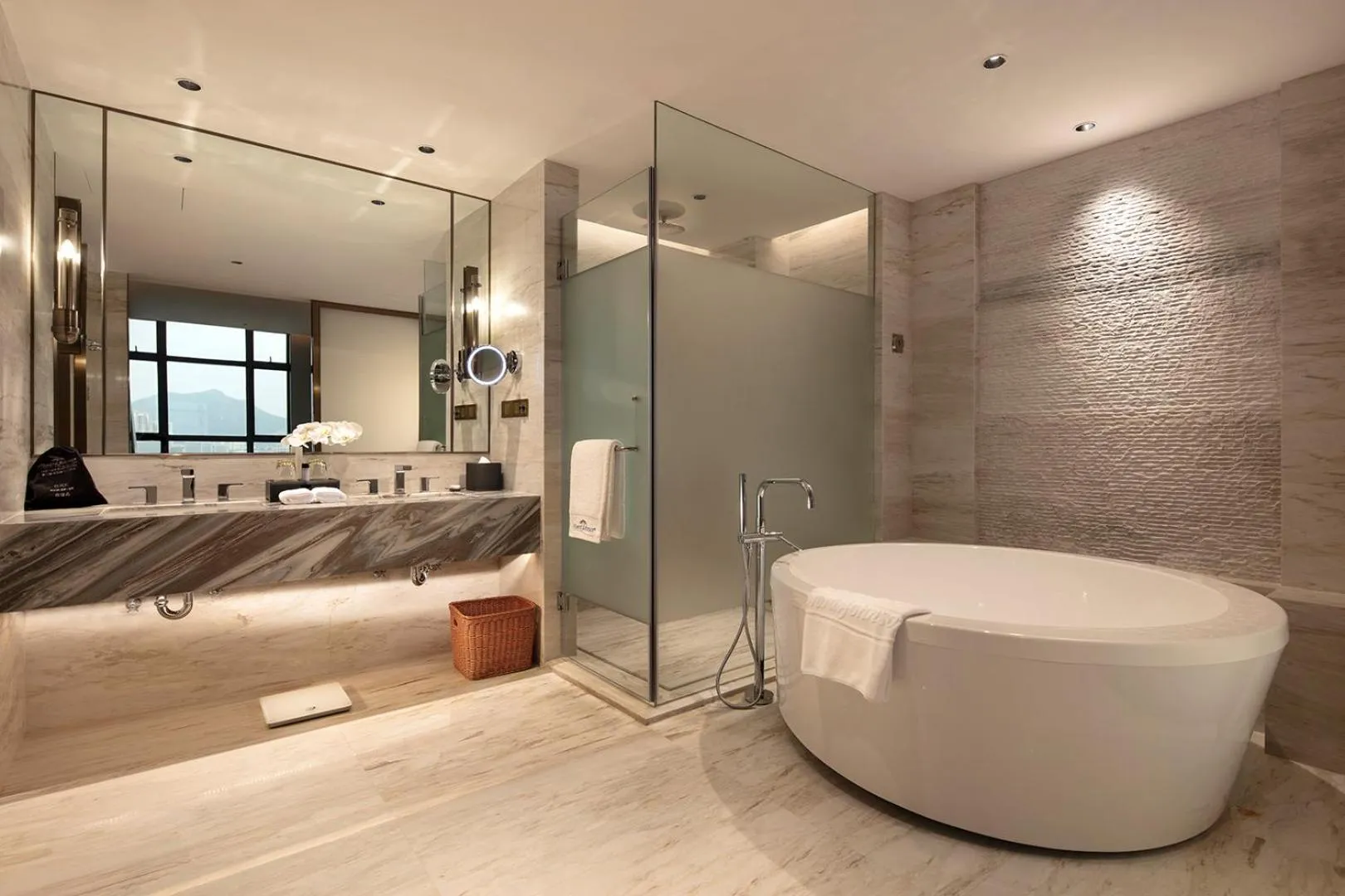 Toilet in Howard Johnson by Wyndham Jimei Lake Plaza Xiamen