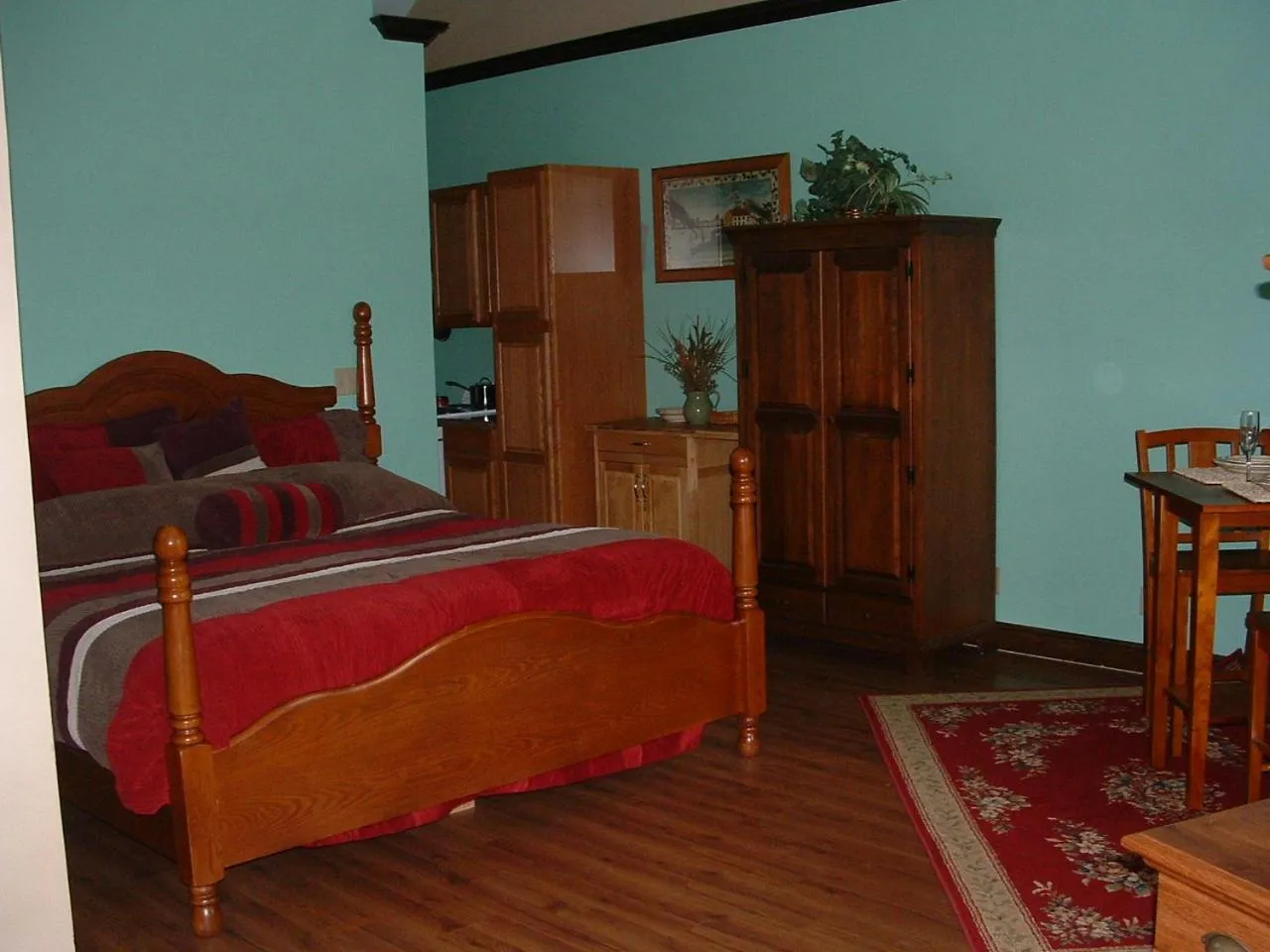 Bed in Spruce Hill Inn & Cottages