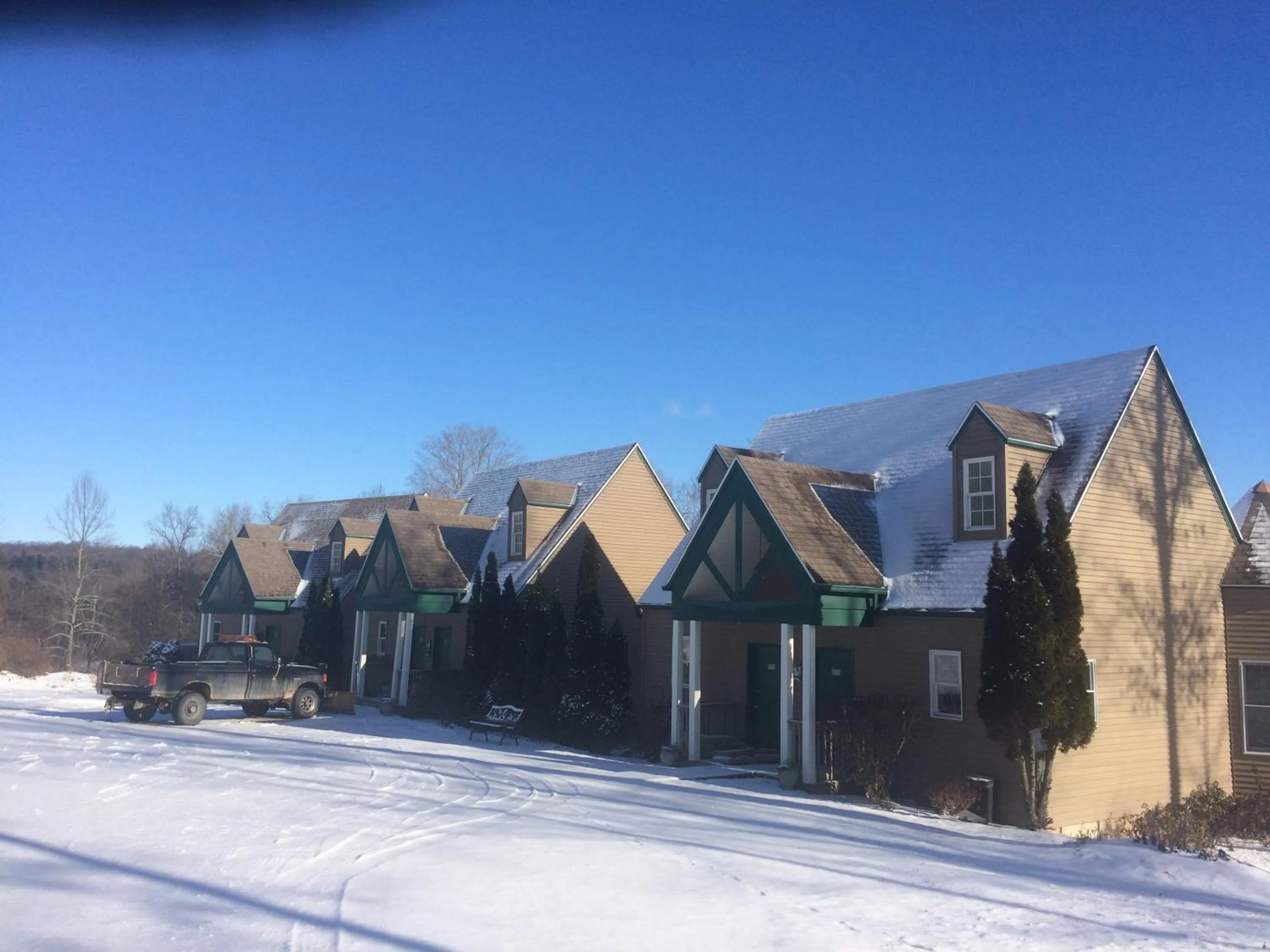 Spruce Hill Inn & Cottages