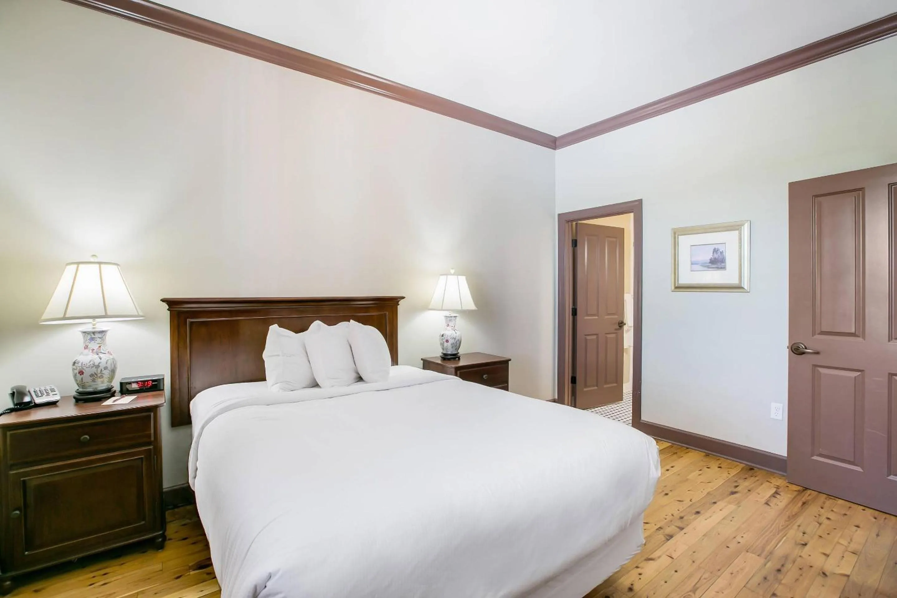 Bedroom, Bed in Water Street Hotel & Marina, an Ascend Collection Hotel