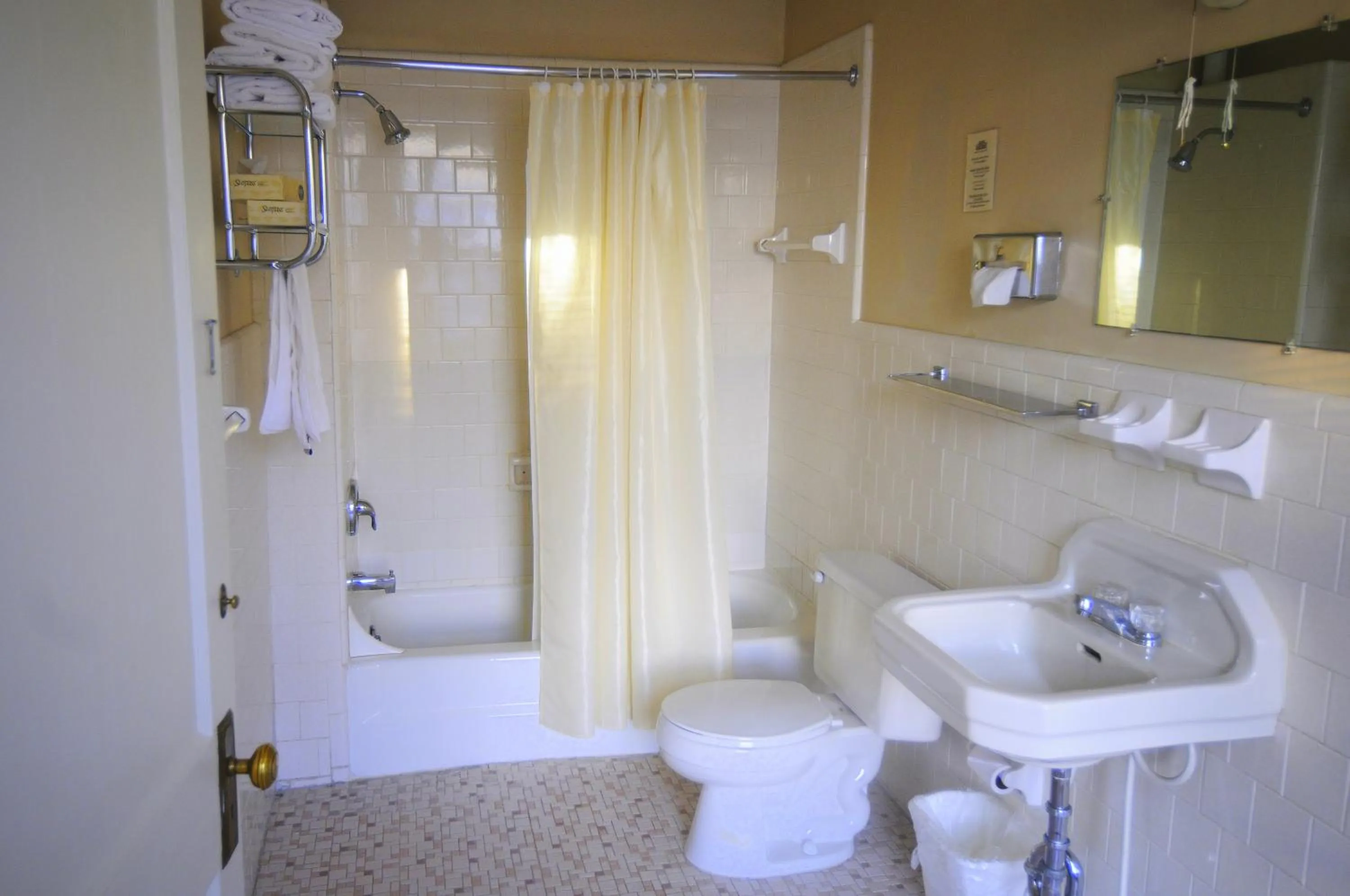 Toilet in Hotel Coolidge